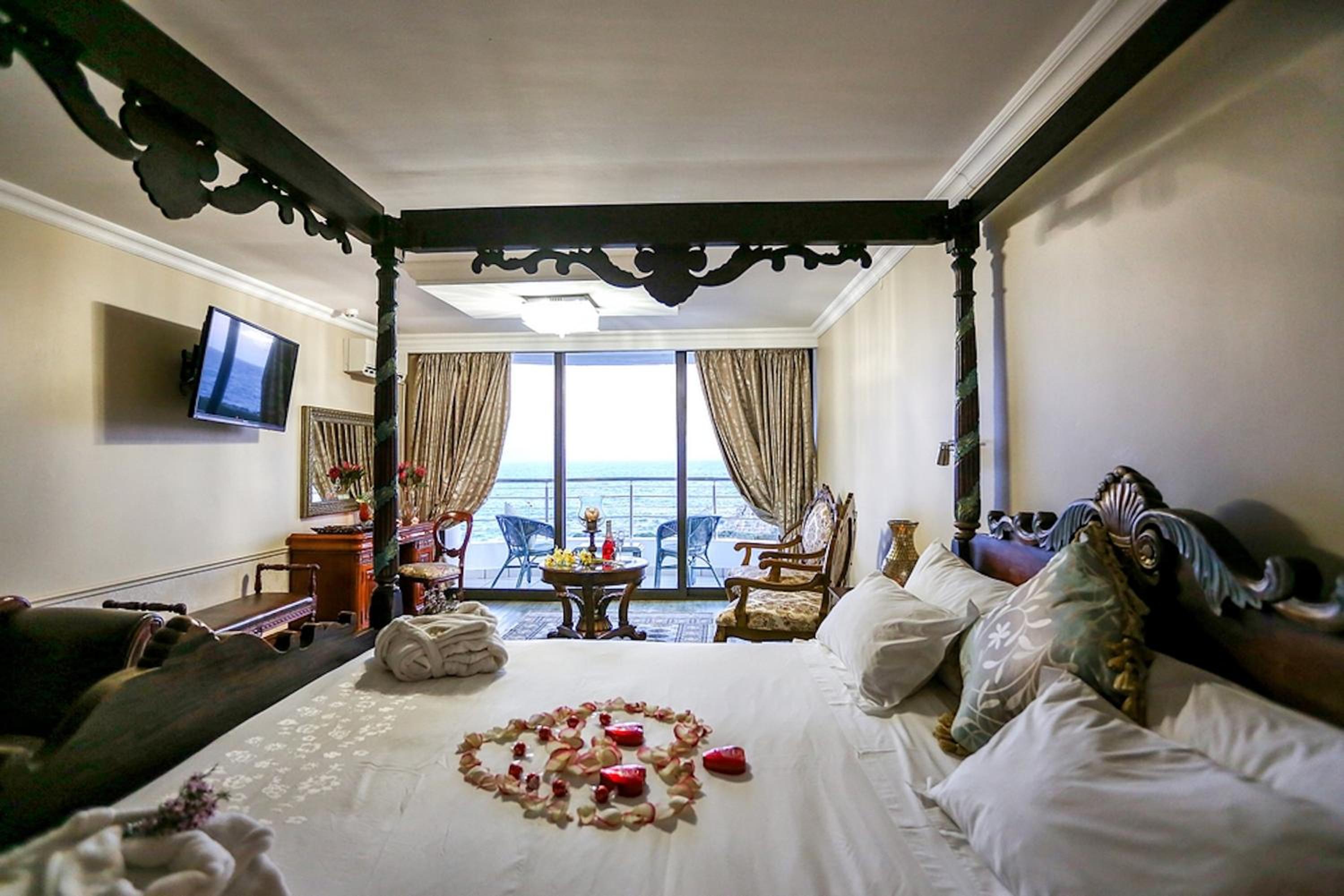 Honeymoon Suite