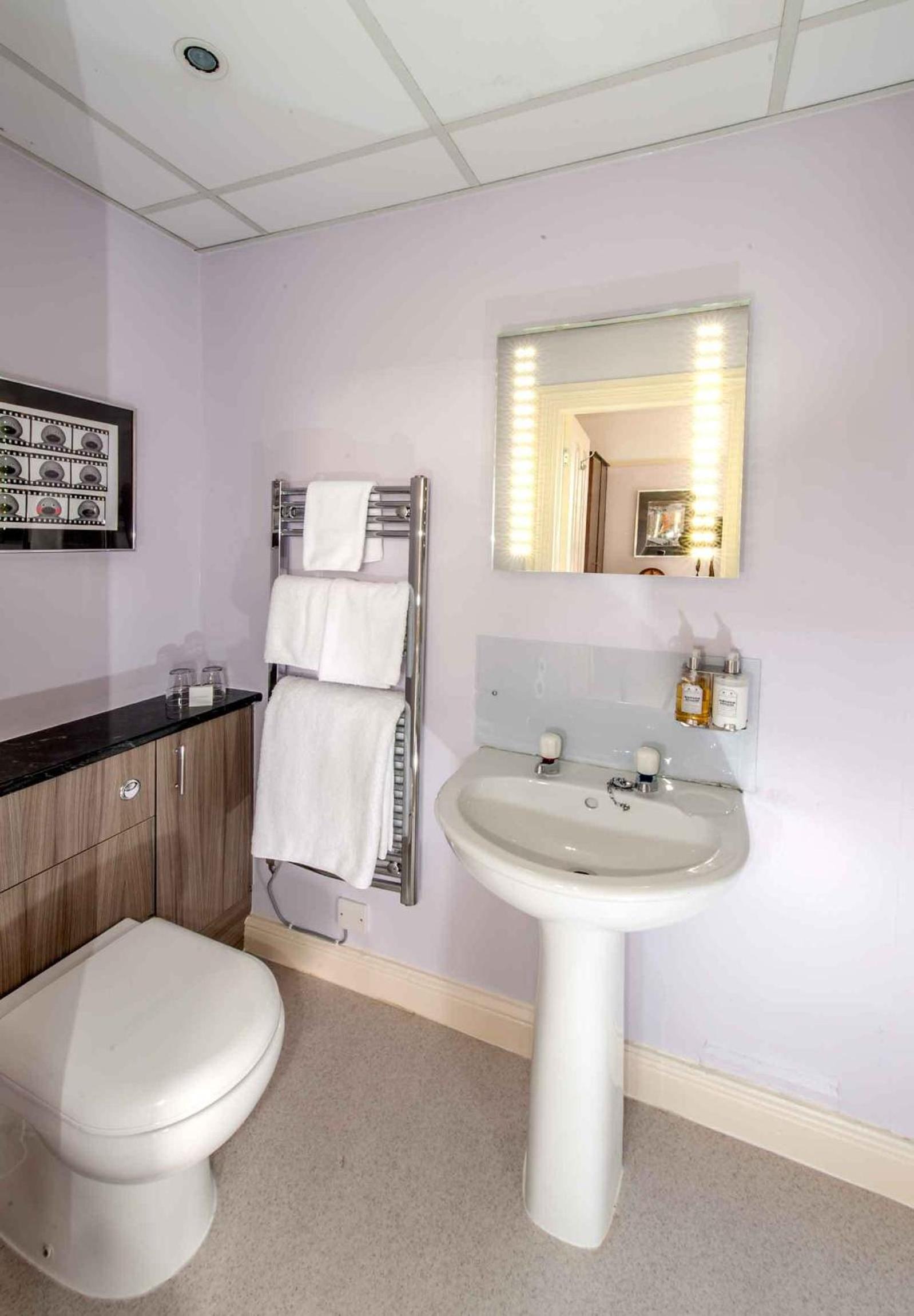 Deluxe Double Room with Shower - Photo 16