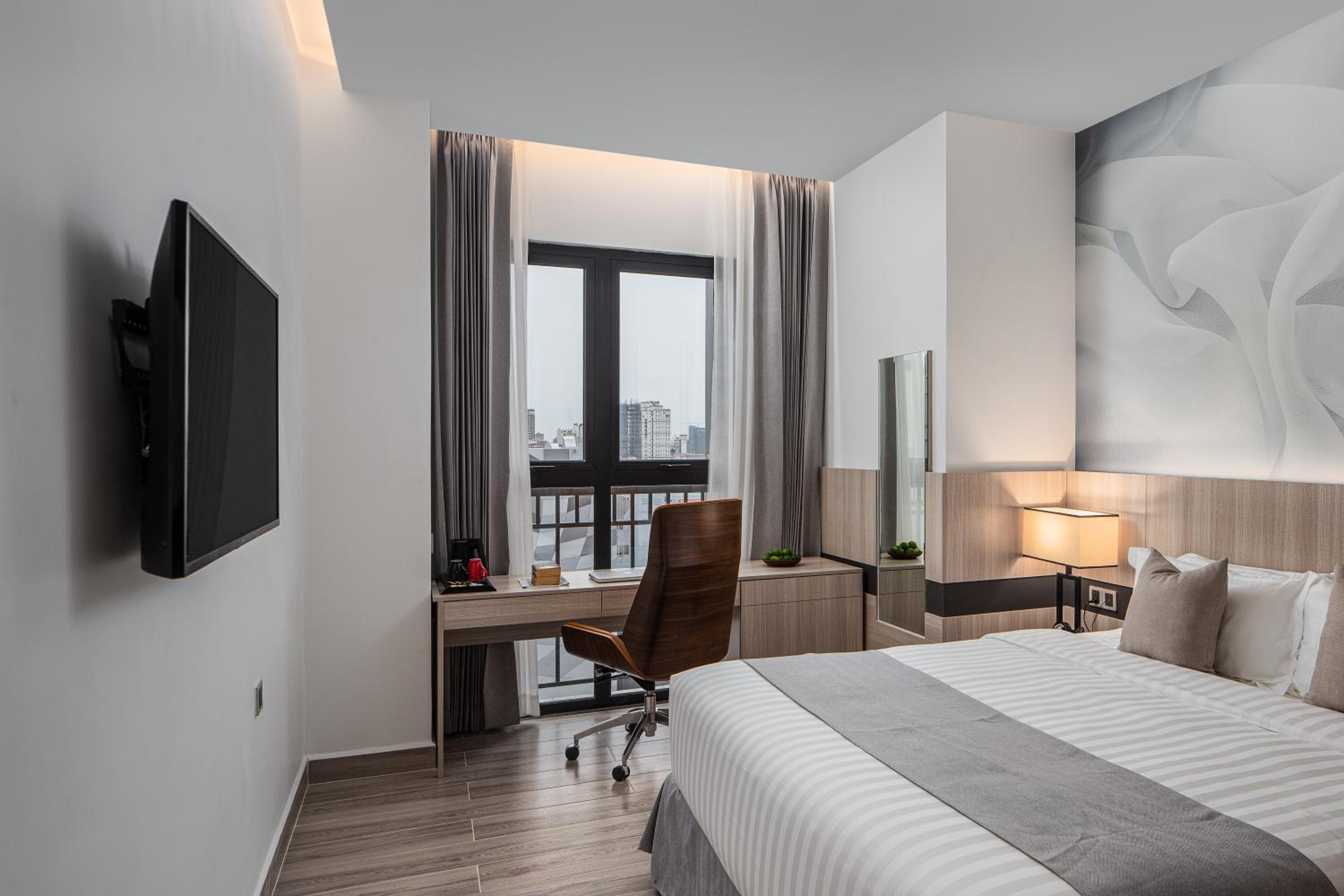 Standard King Room - Photo 5