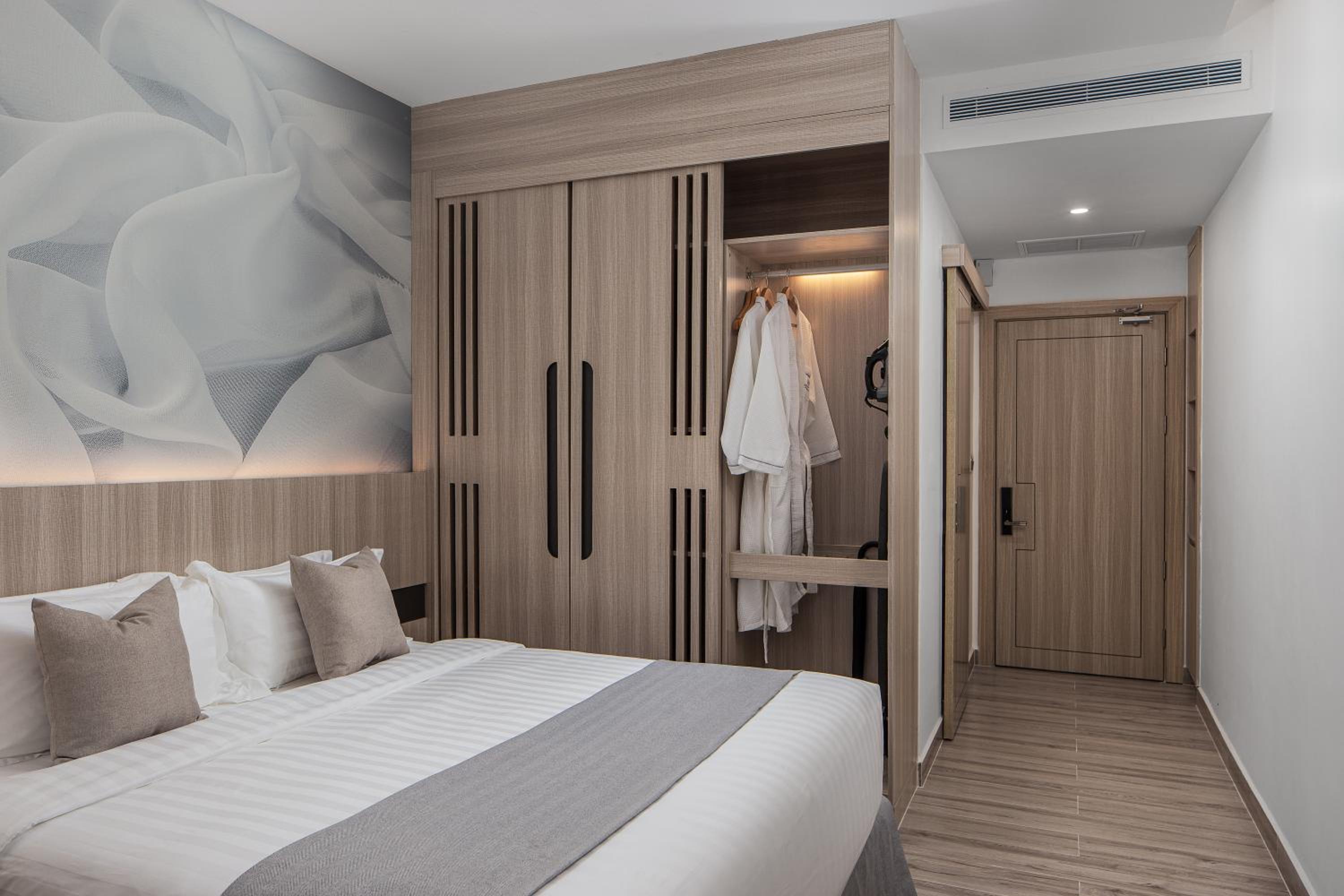 Standard King Room - Photo 1