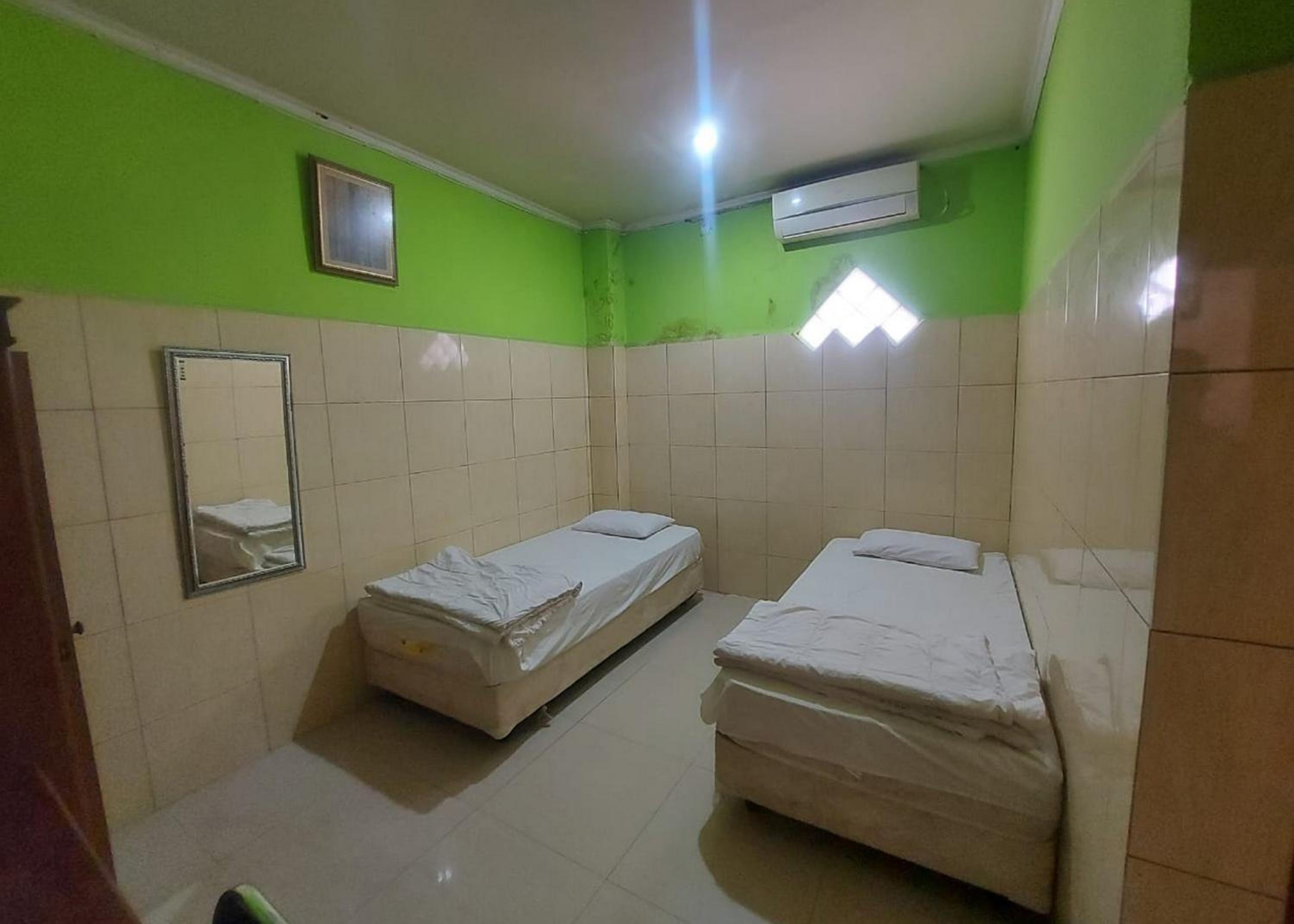 Twin Room - Photo 2