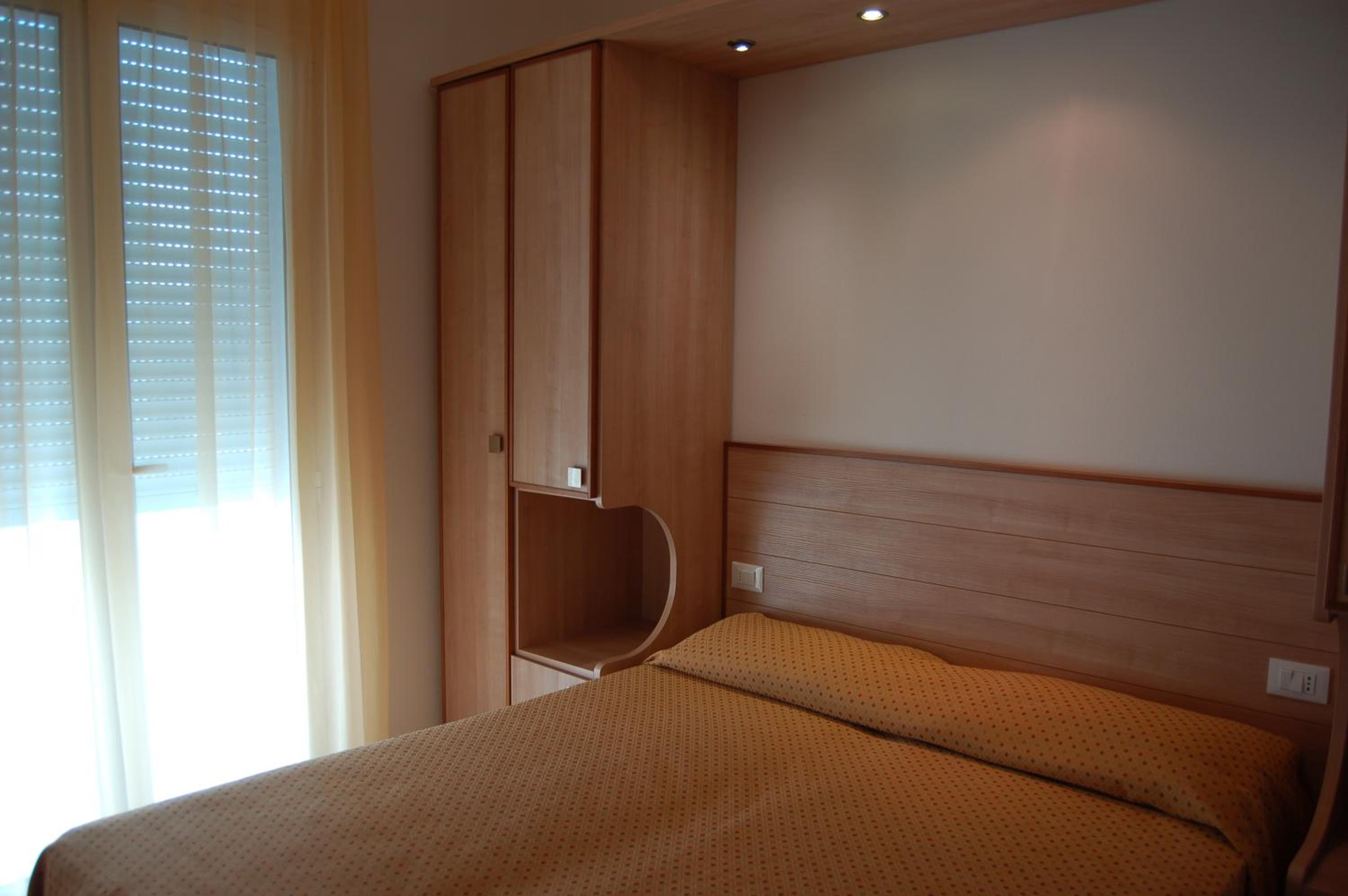 Standard Double Room - Photo 3