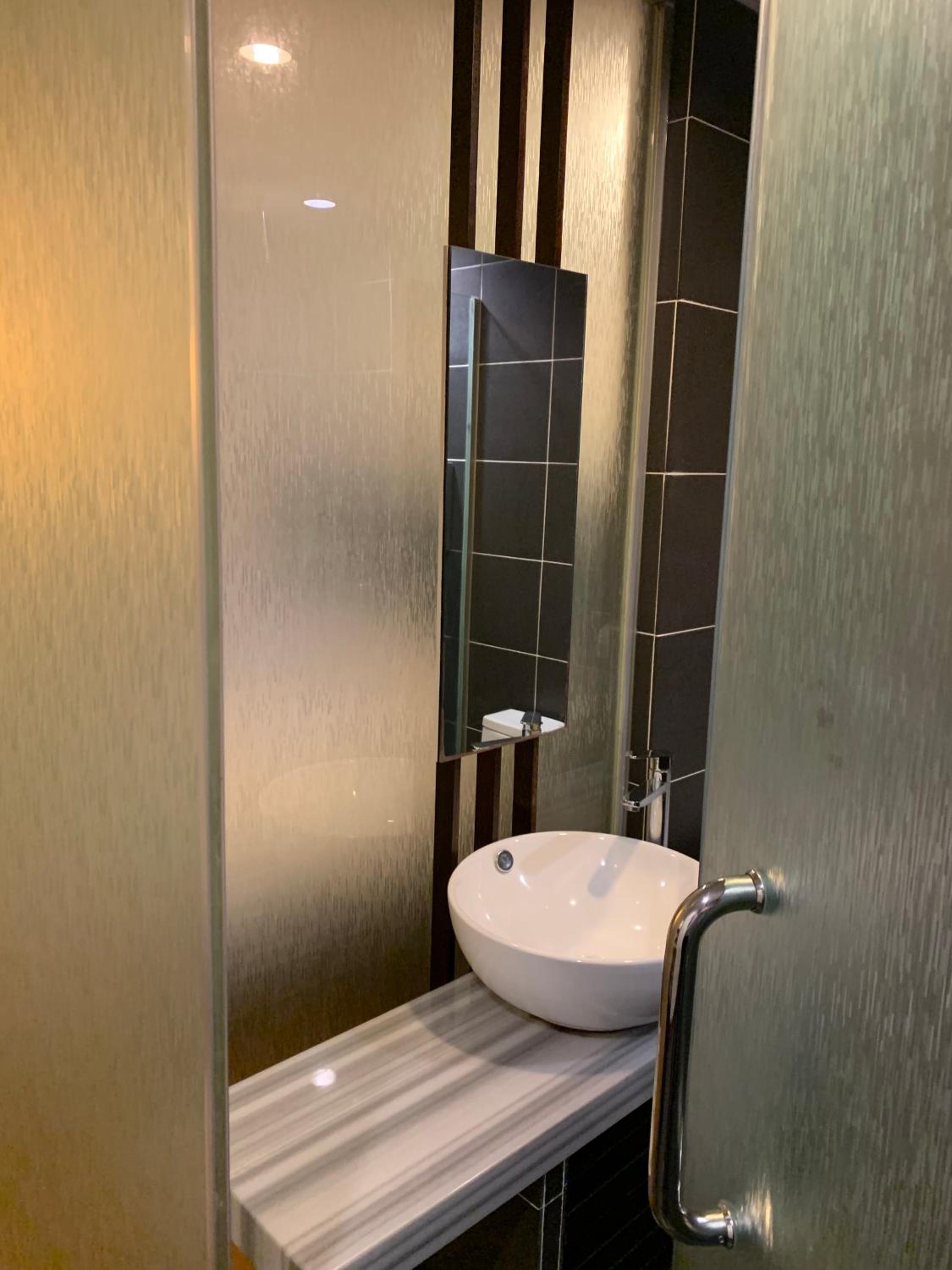 Premier Twin Room – With Window