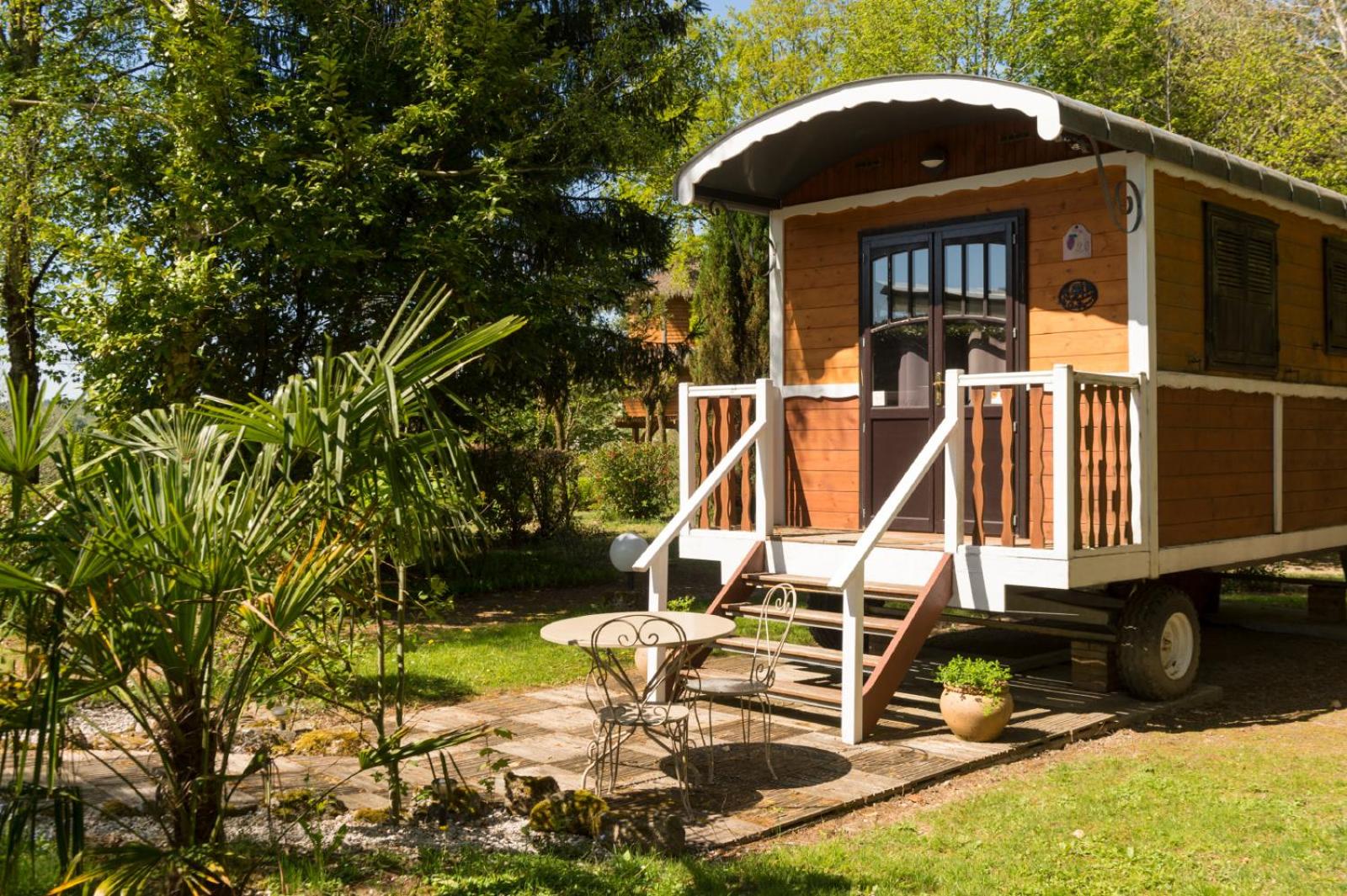 Mobile Home - Photo 2