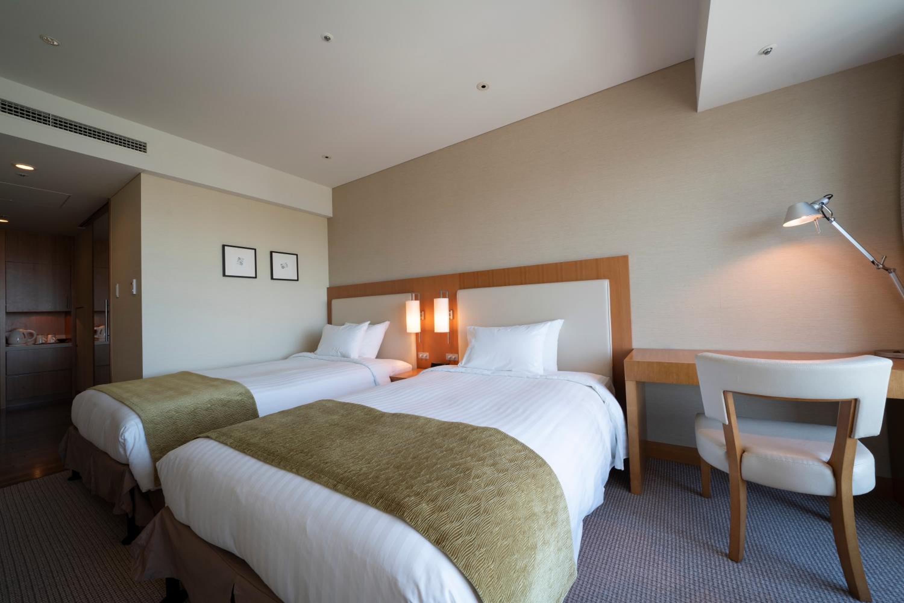 Superior Twin Room (Triple) - Non-Smoking - Photo 9