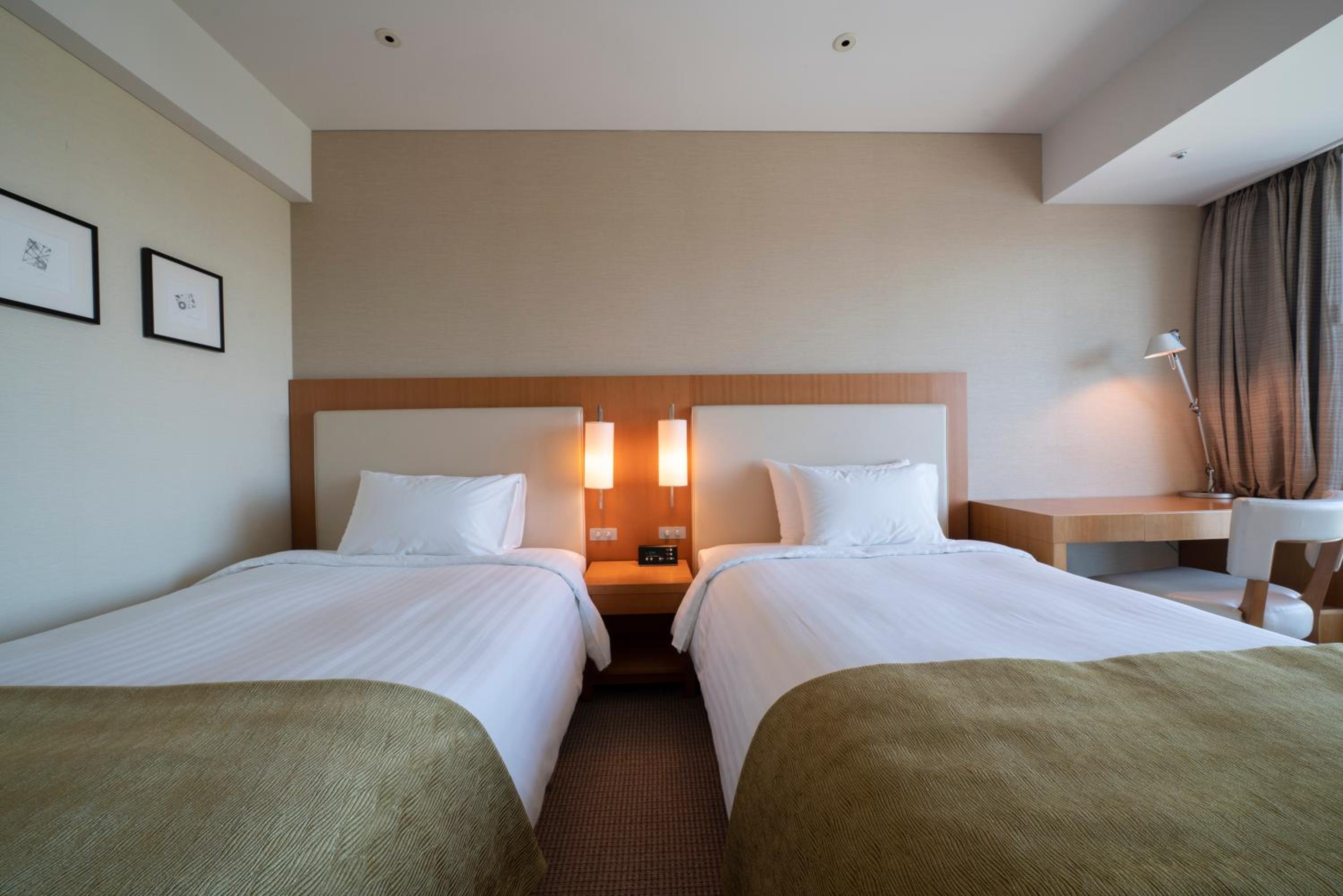 Superior Twin Room (Triple) - Non-Smoking - Photo 10