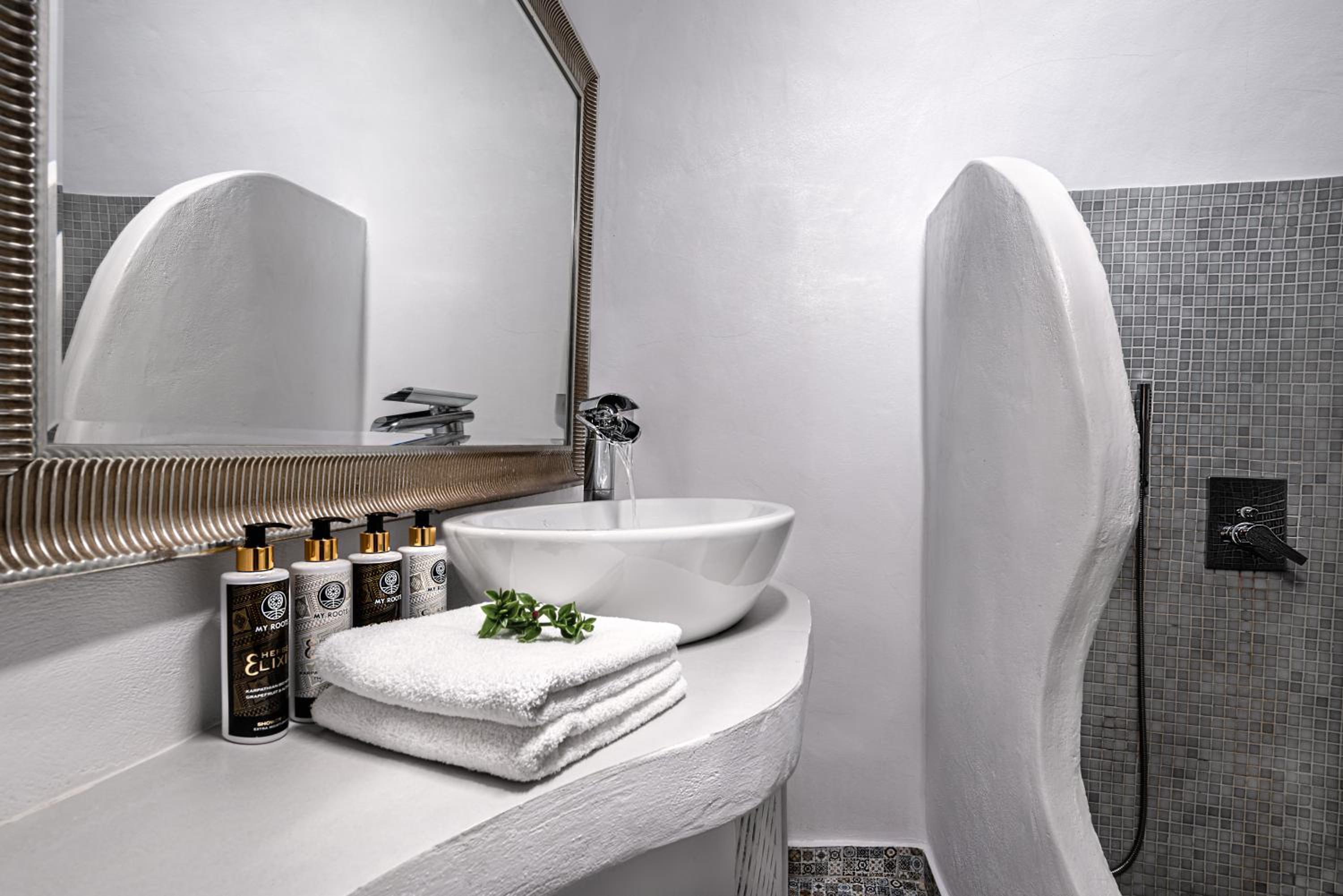 Two Bedroom Cave Suite with Hot Tub Caldera & Sea View - Photo 6