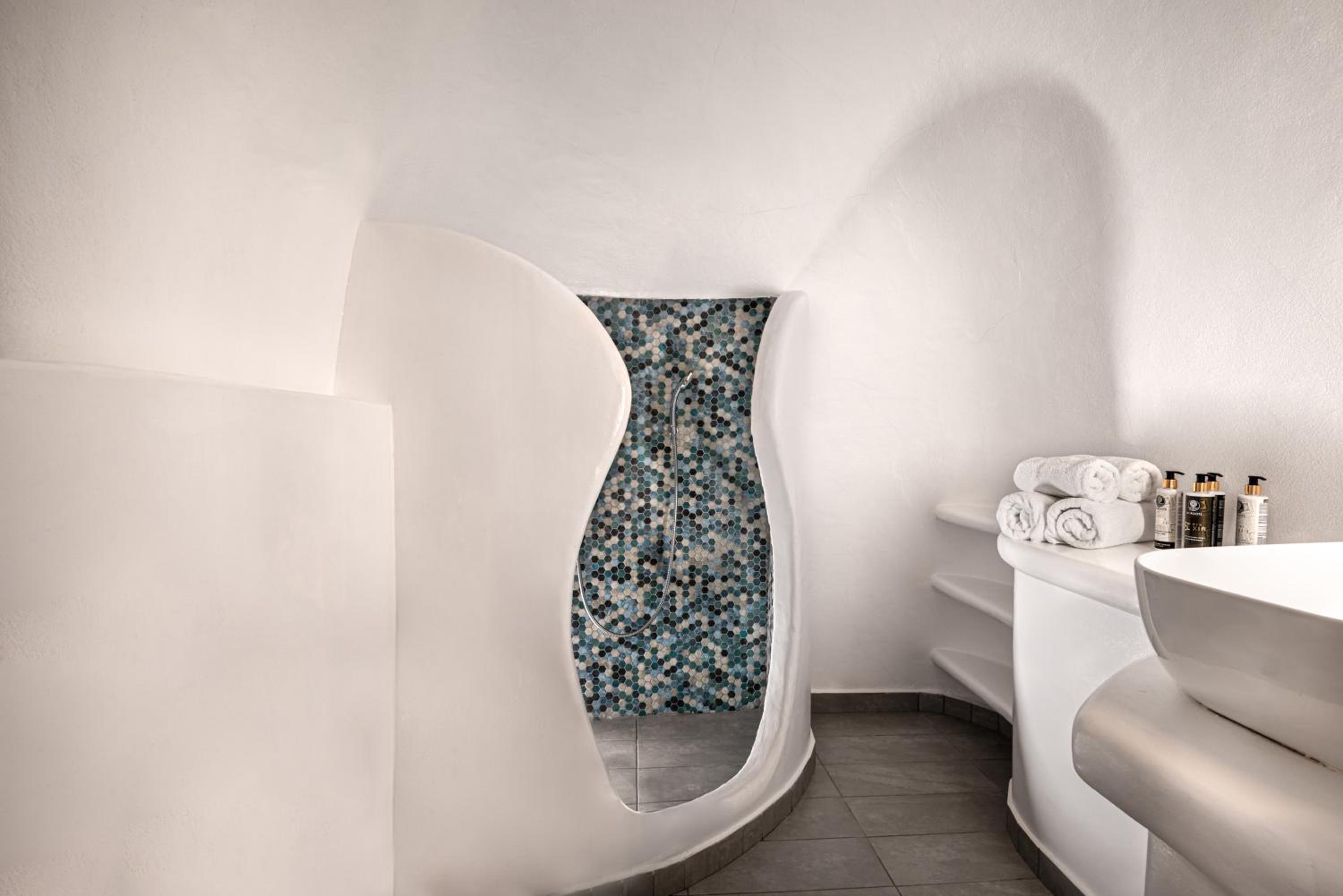 Petit Double Room with Caldera & Sea View - Photo 2