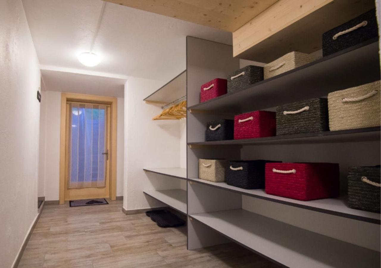 Mixed Dormitory Room photo 3