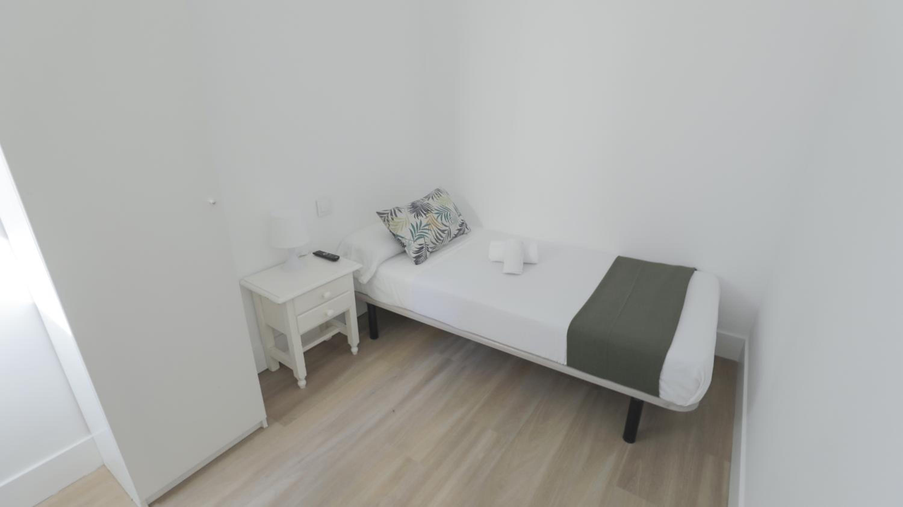 Habitación individual con baño compartido
