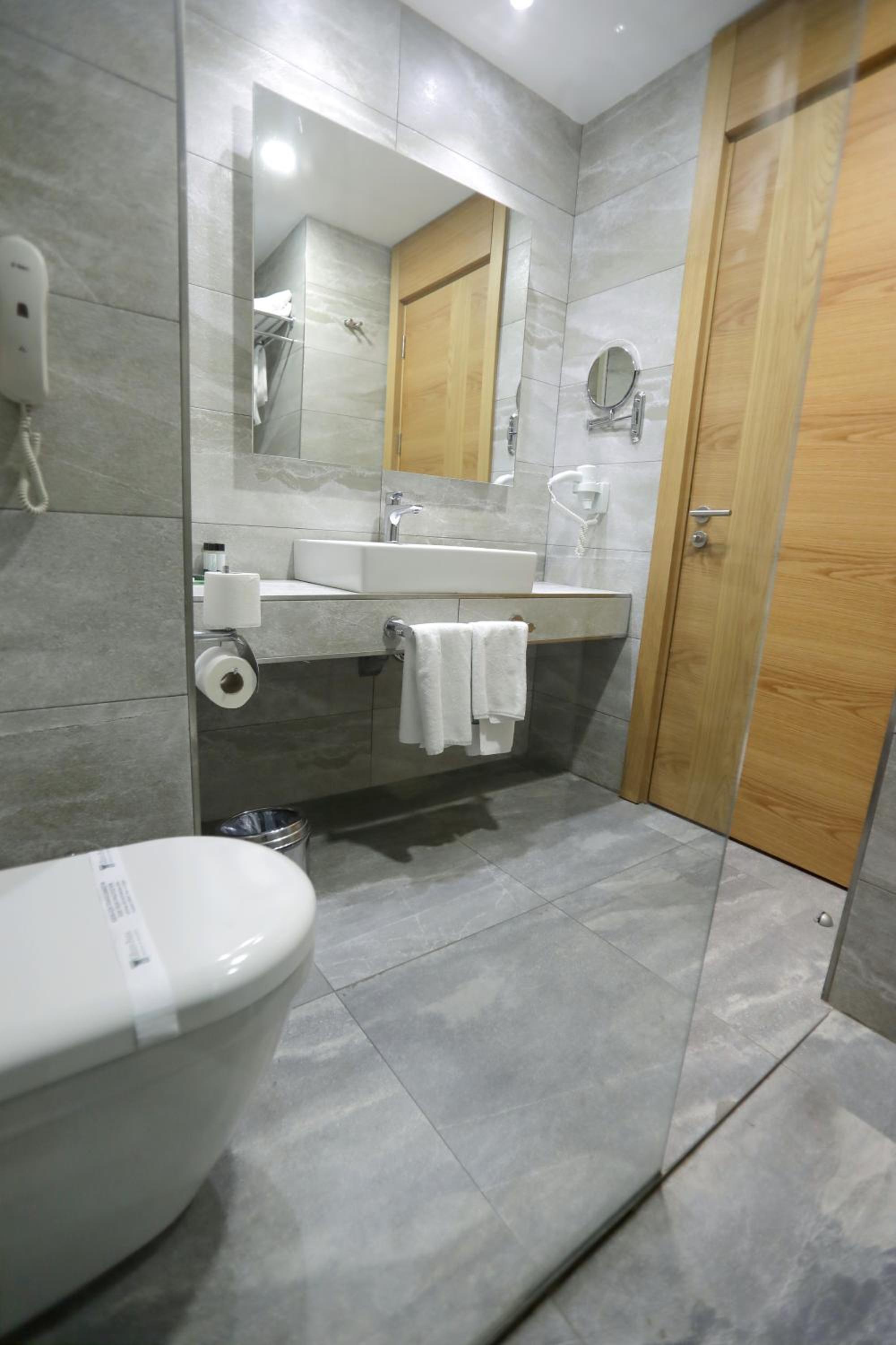 Standard Twin Room - Photo 4