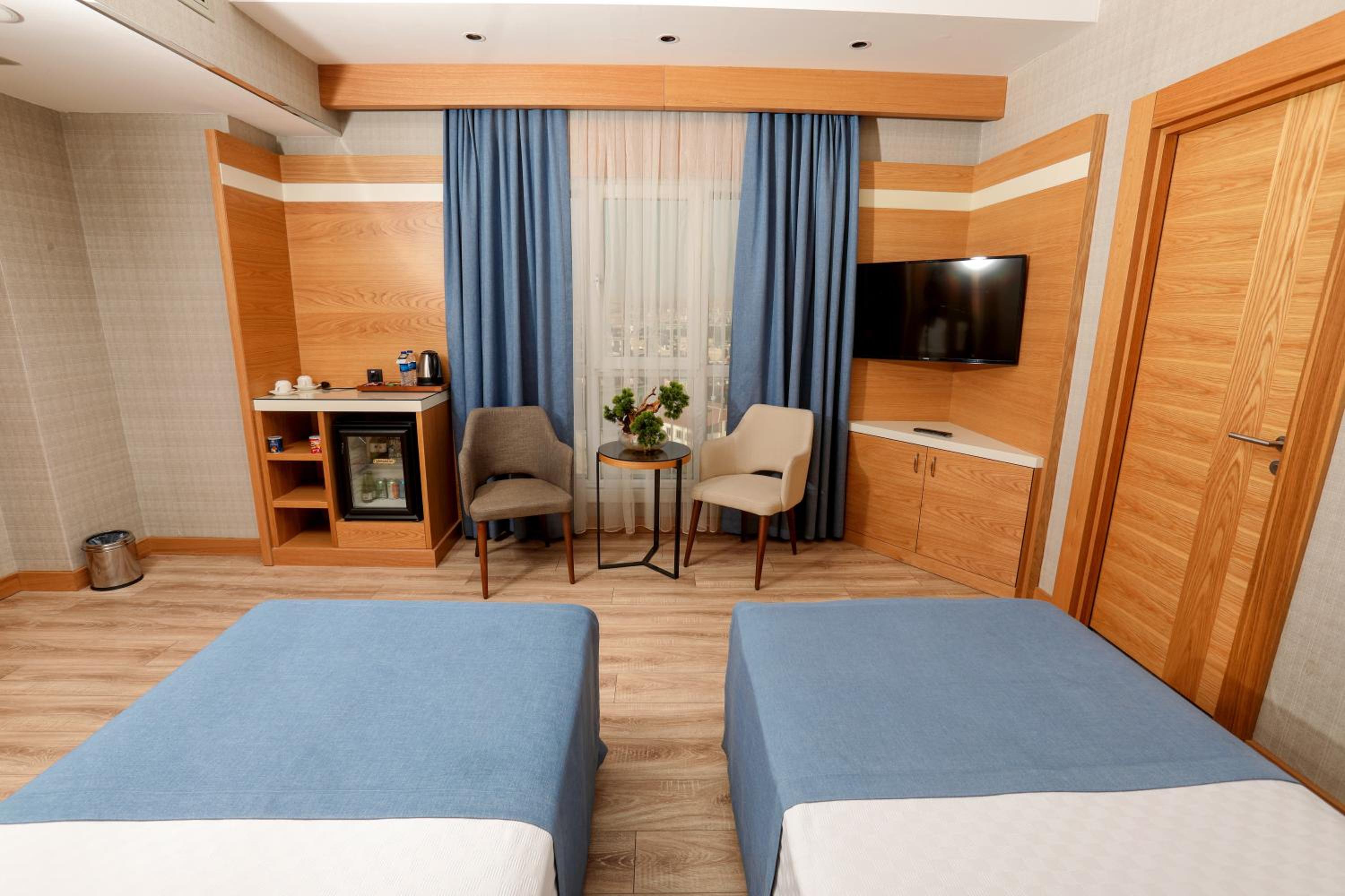 Standard Twin Room - Photo 2
