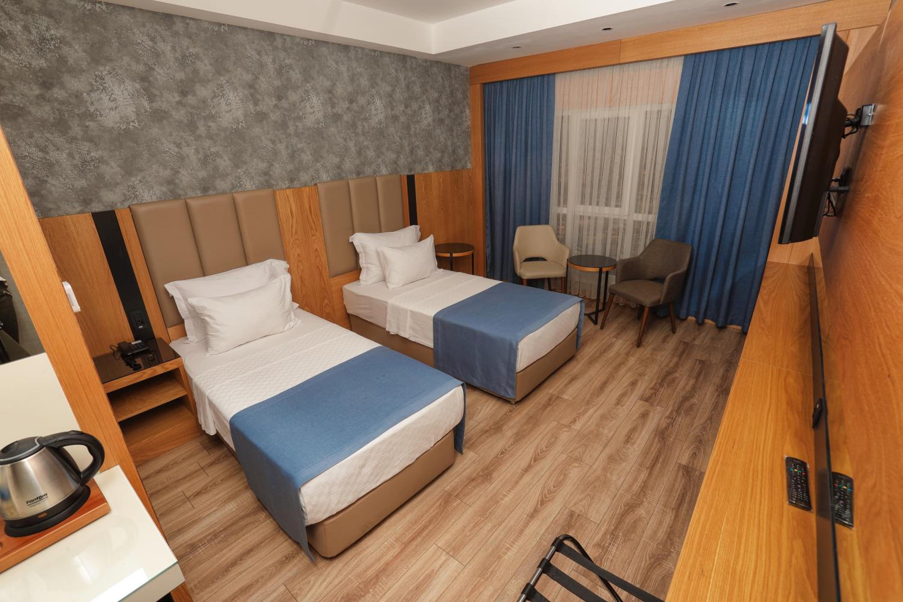 Standard Twin Room - Photo 1