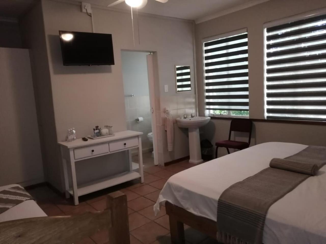Standard Triple Room - Photo 2