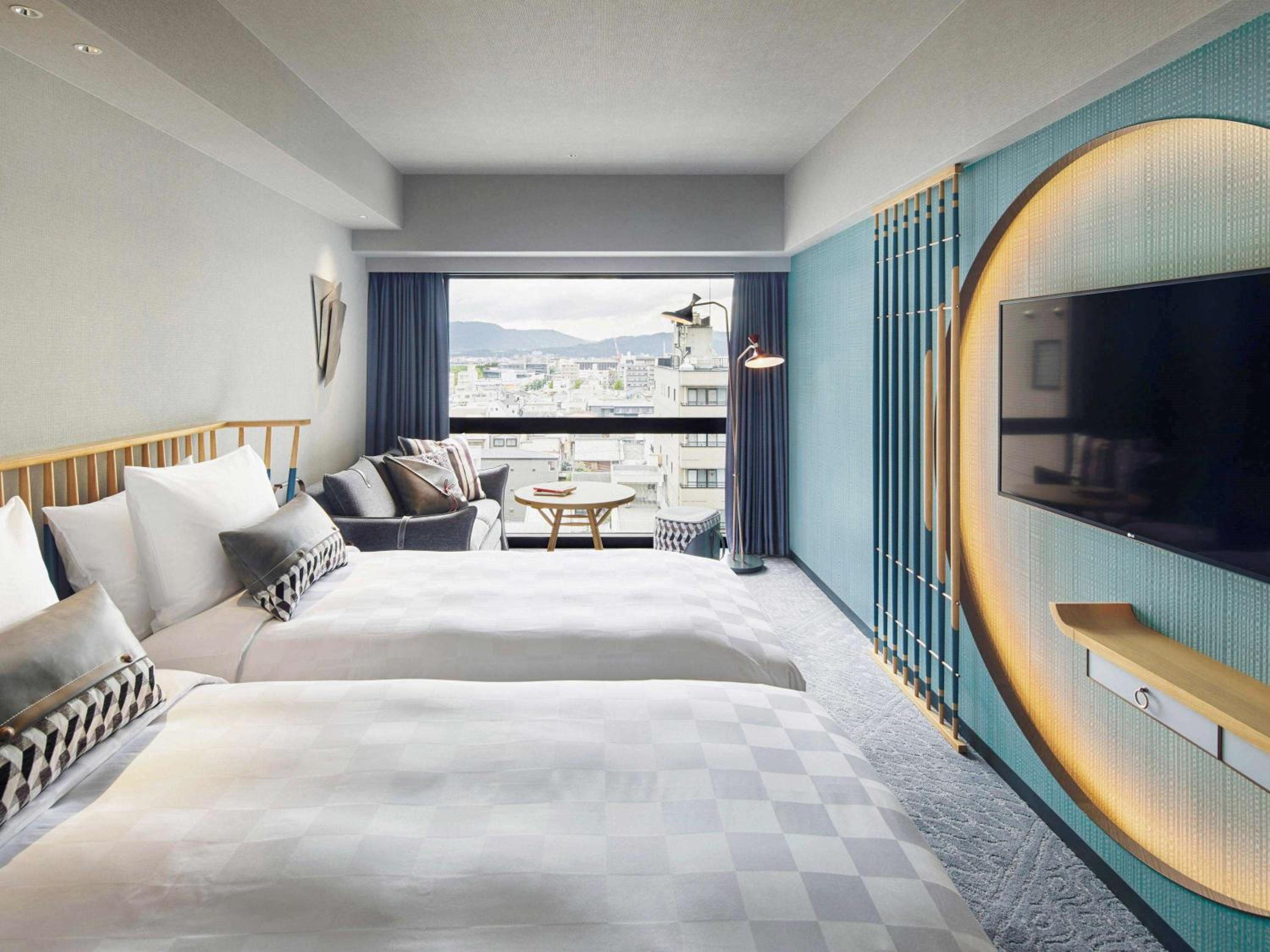 Superior Twin Room with One Sofa Bed and Bath Tub - Photo 3