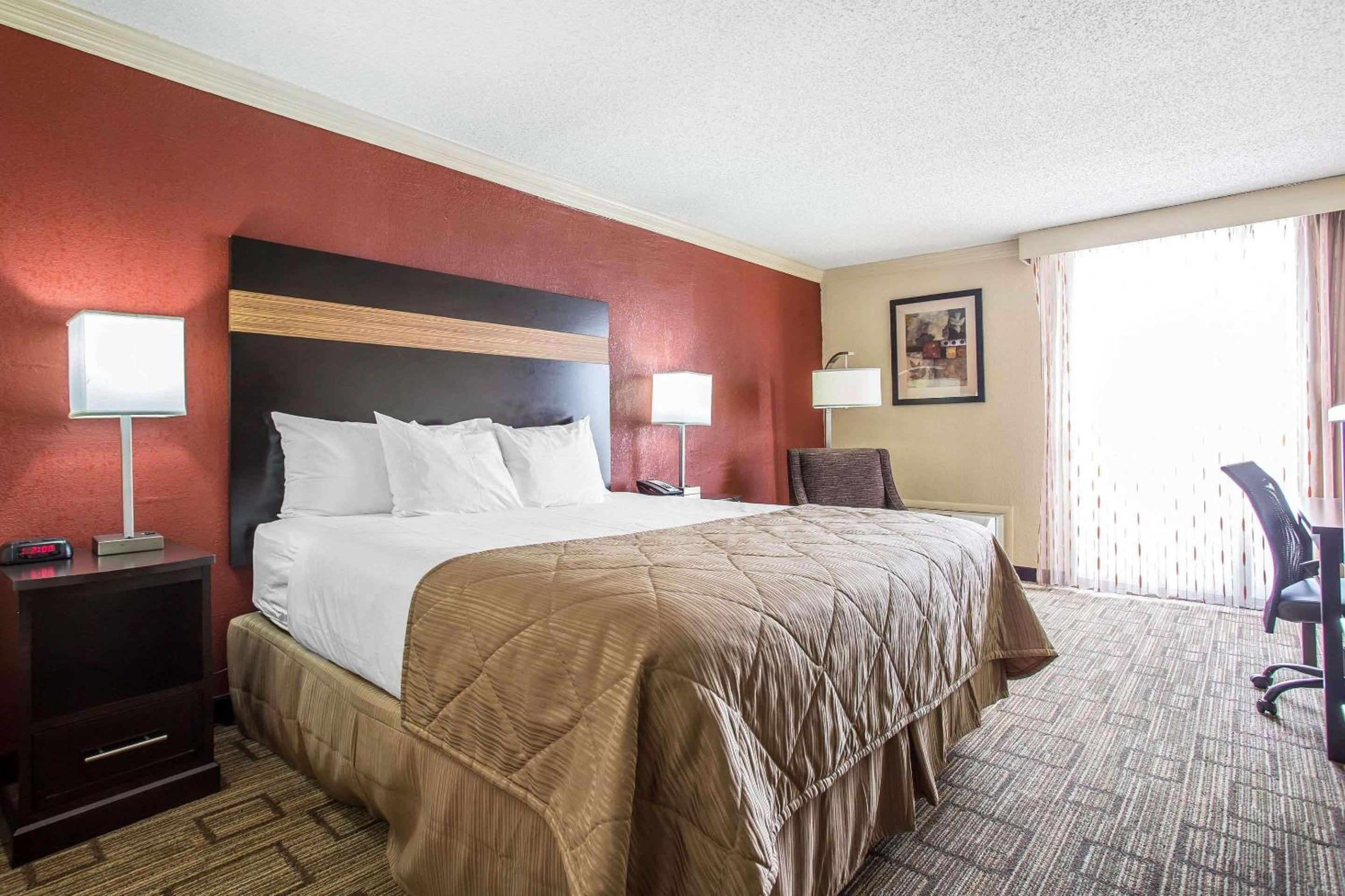 1 King Bed, 2 Double Beds, Efficiency, Suite, Nonsmoking photo 1