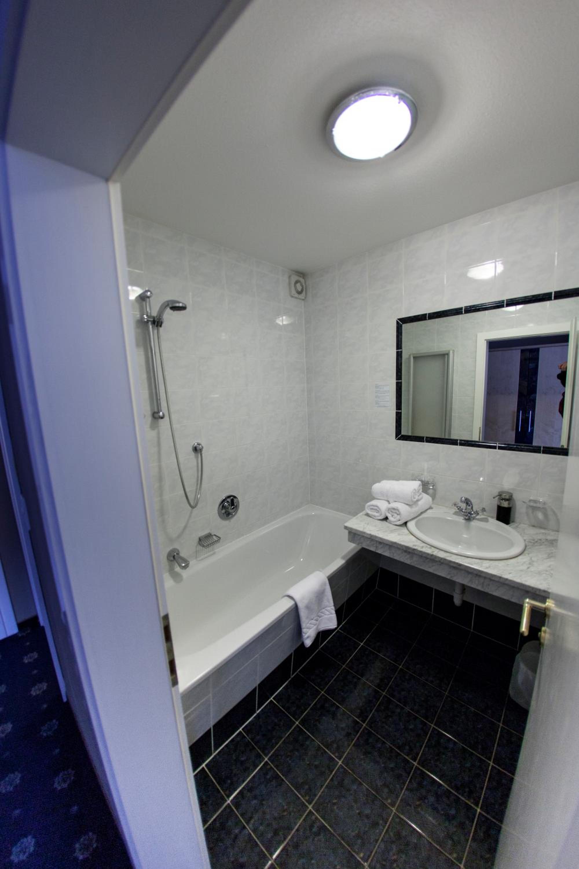 Apartment with Balcony photo 2