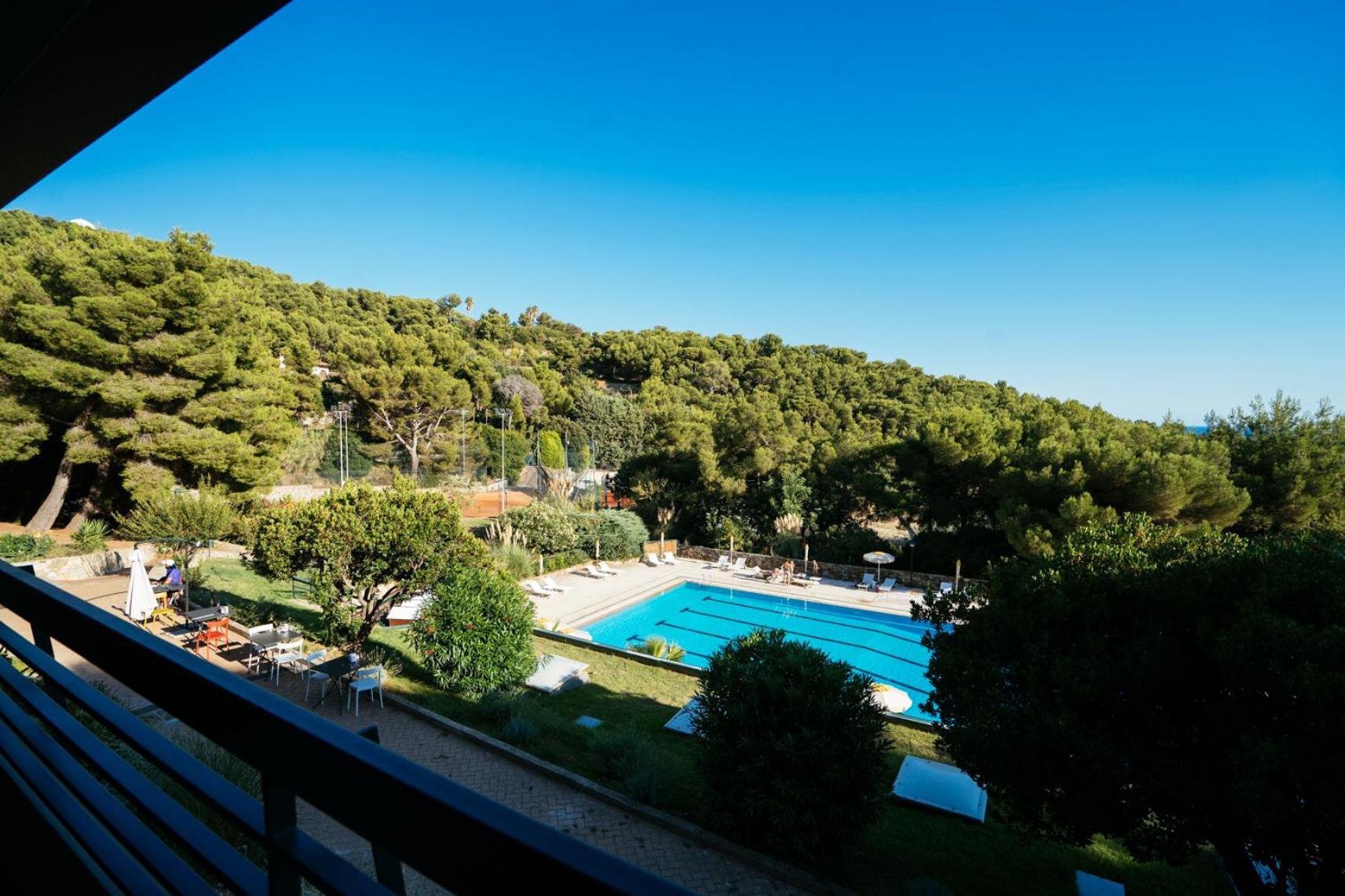 Apartment with Pool View  photo 3