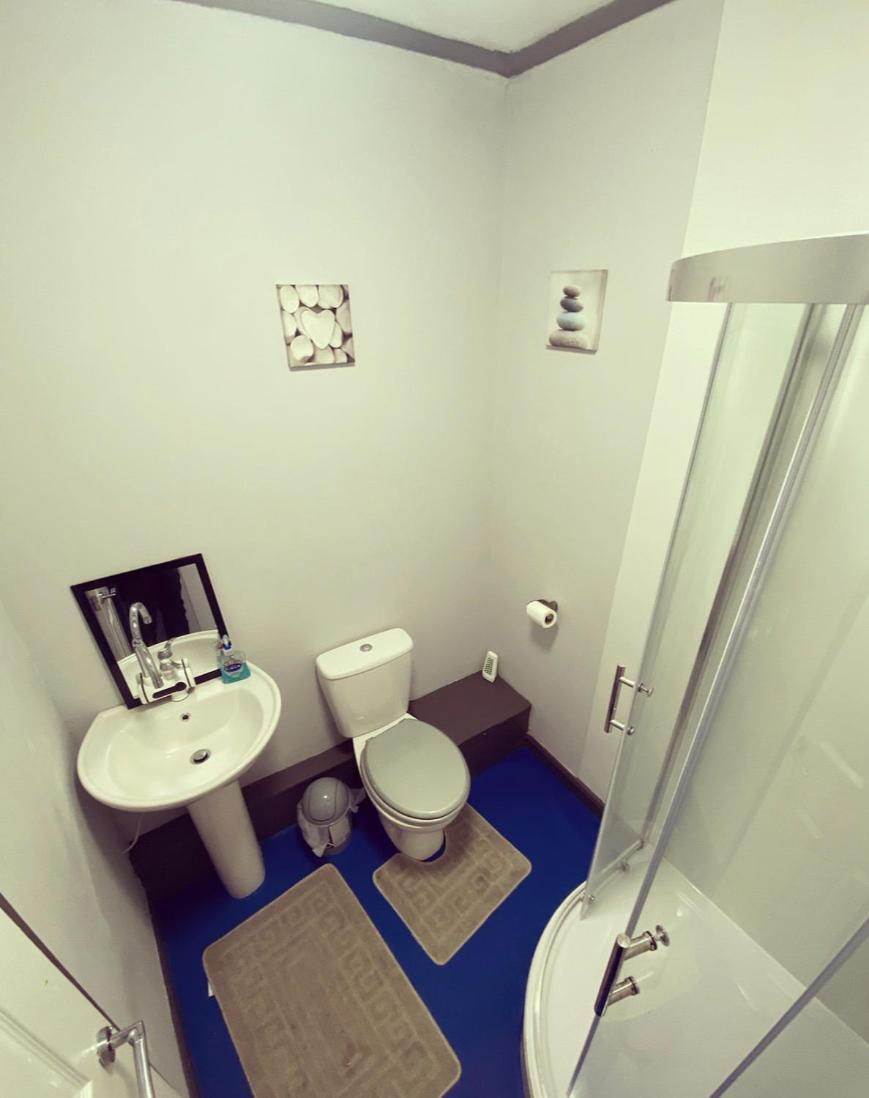 Double Room with Private Bathroom - Photo 6