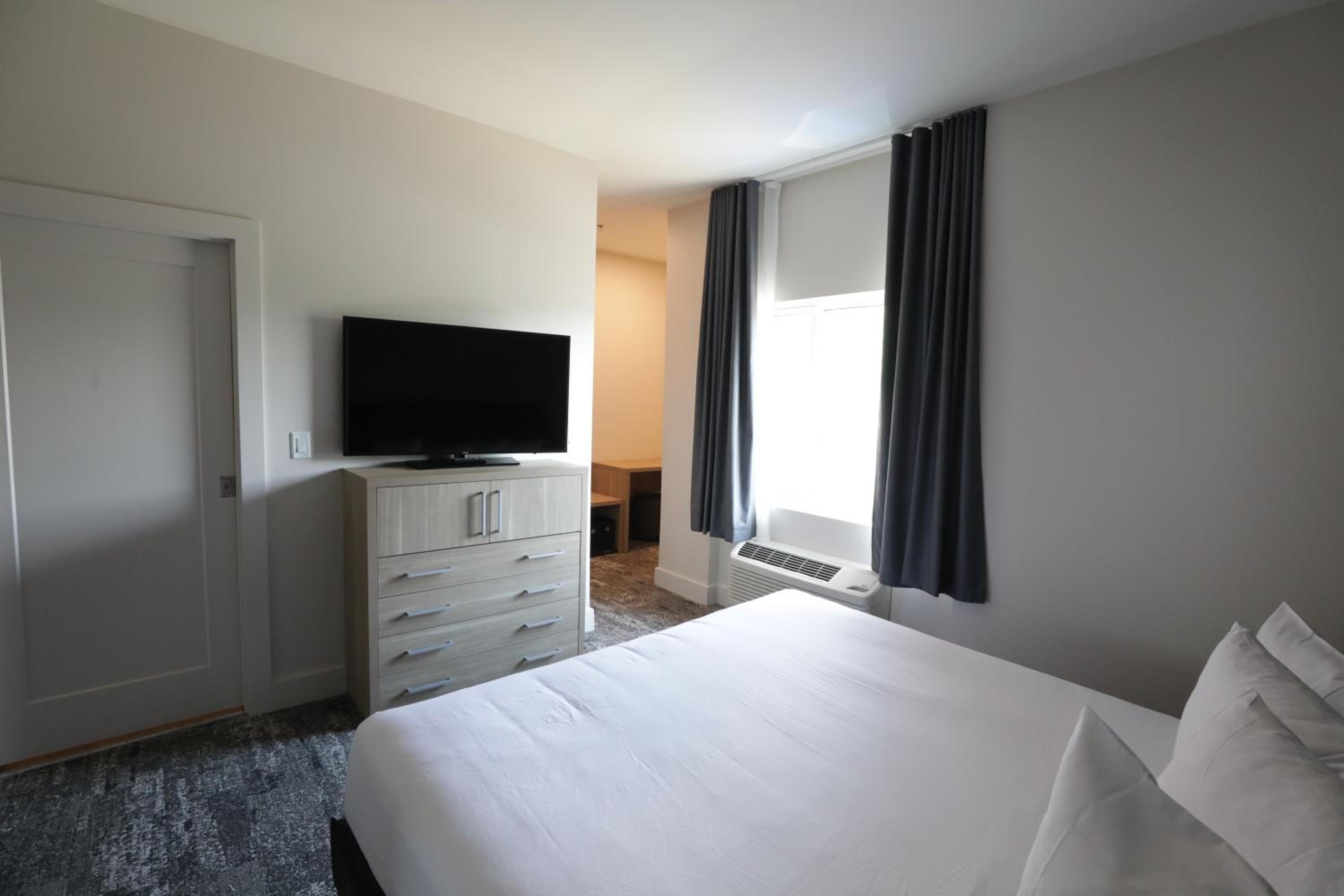 Standard King Room - Photo 3