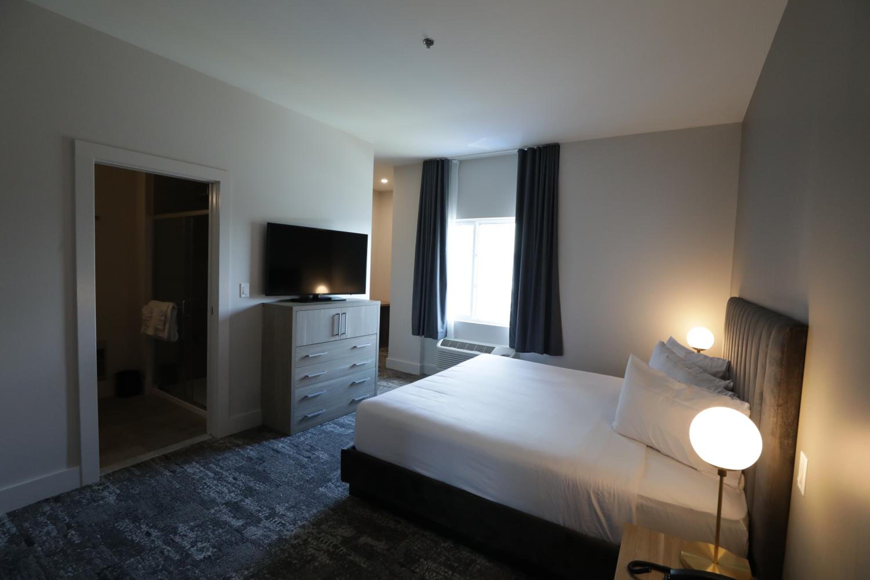 Standard King Room - Photo 2