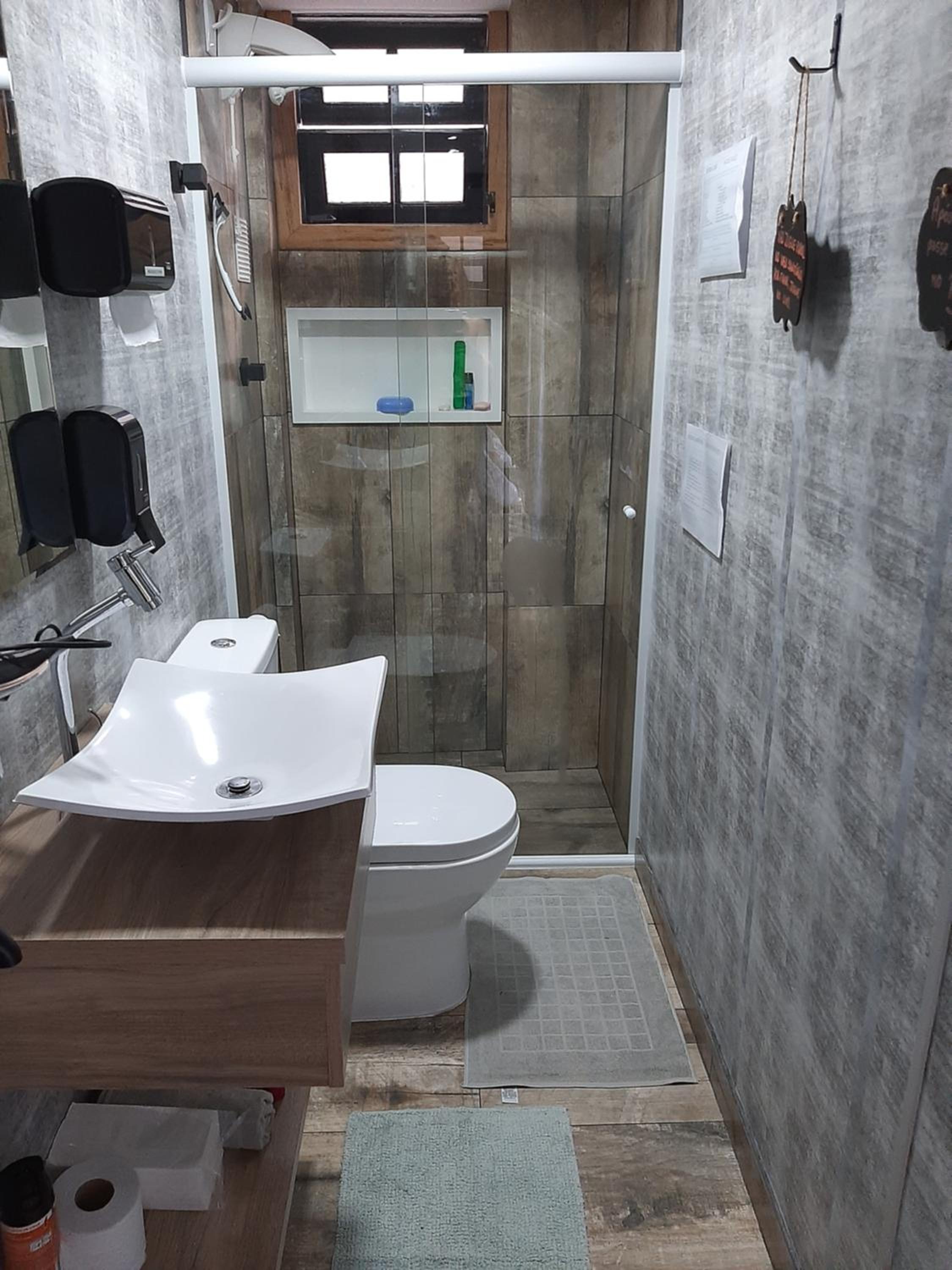 Budget Double Room - Photo 16