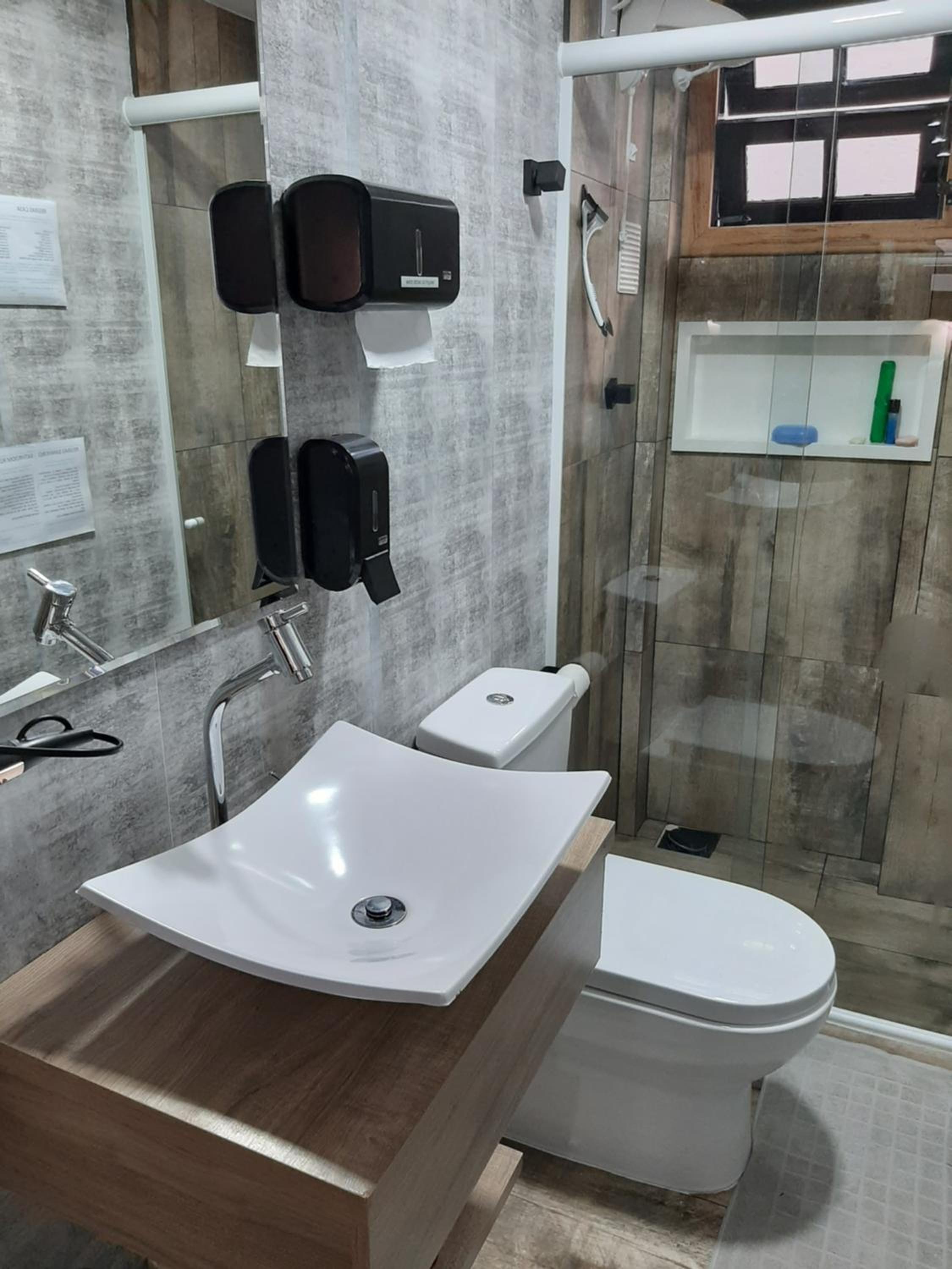 Budget Double Room - Photo 15