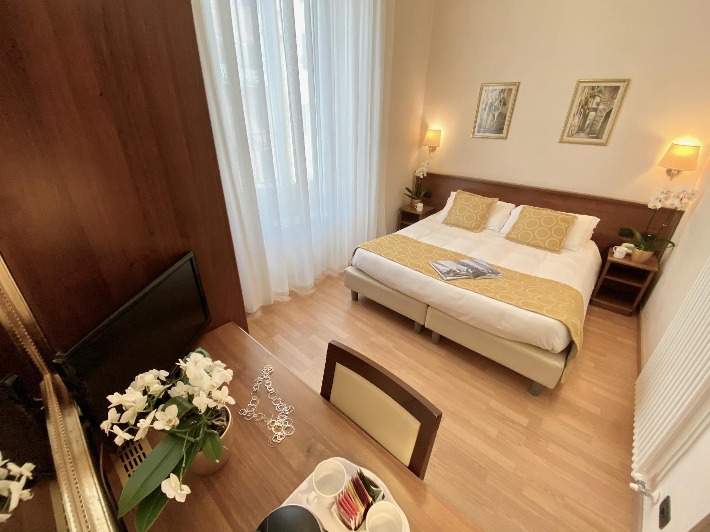Standard Double Room - Photo 7