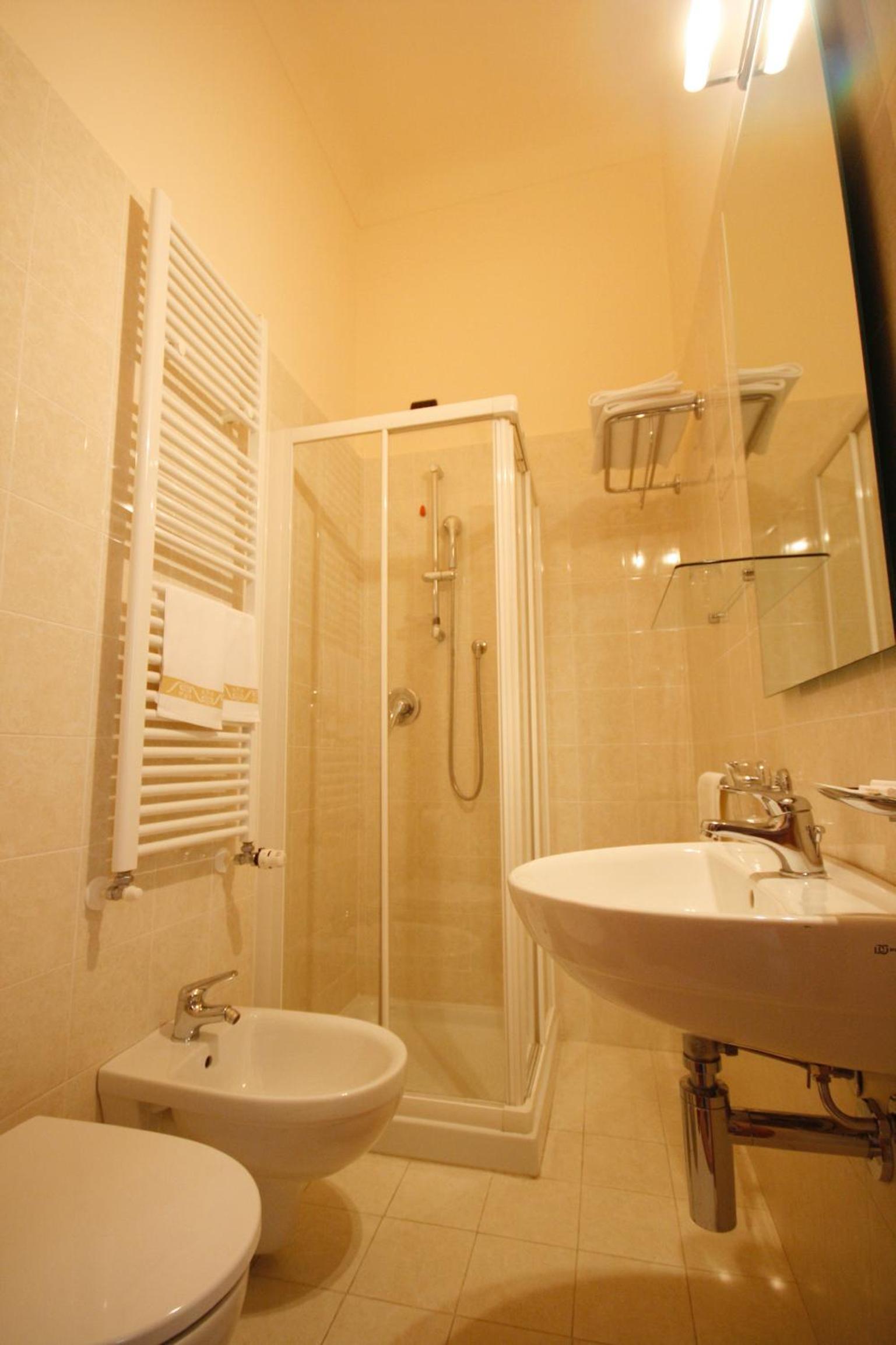 Standard Double Room - Photo 3