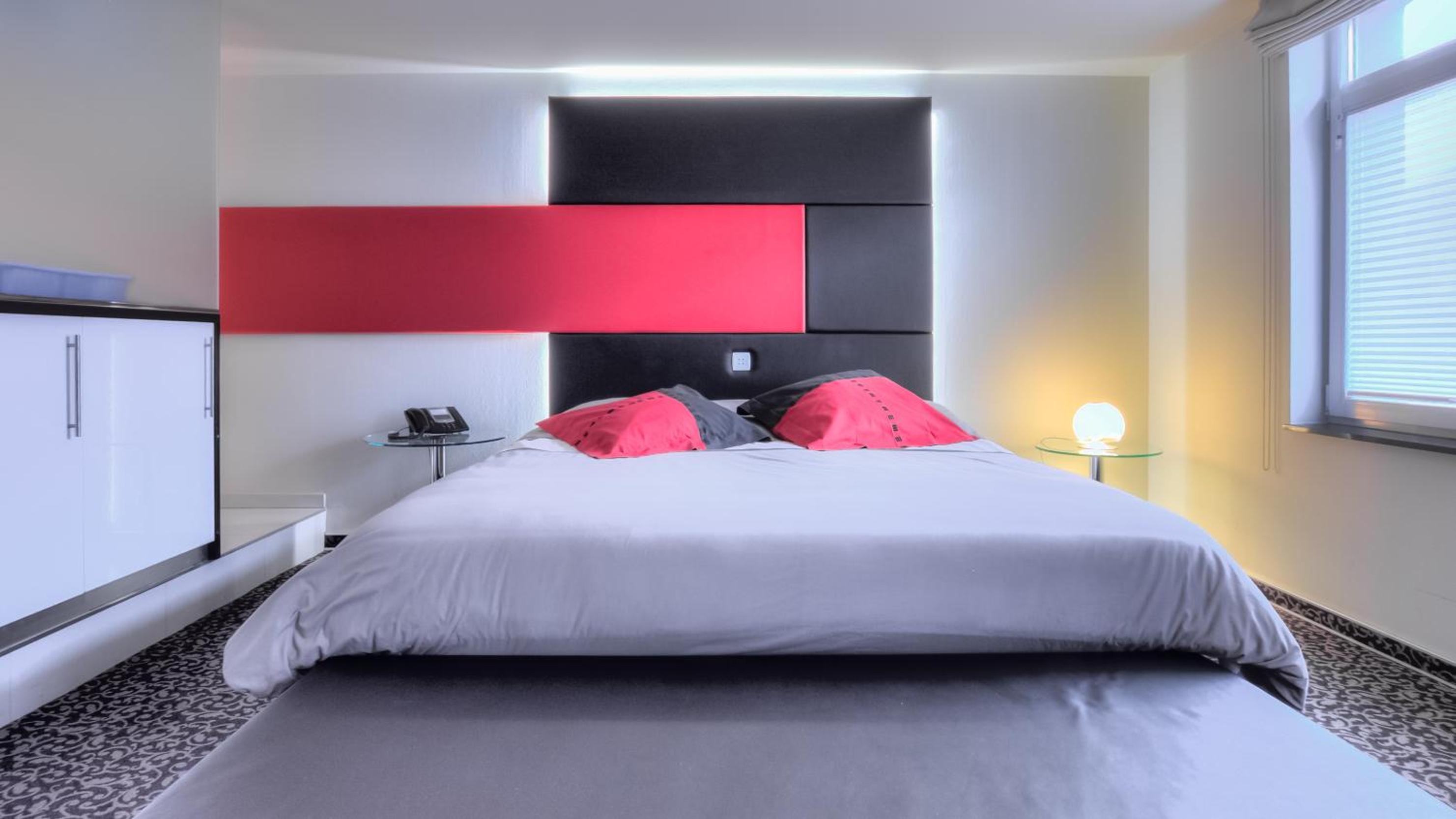 One-Bedroom Apartment - Photo 3