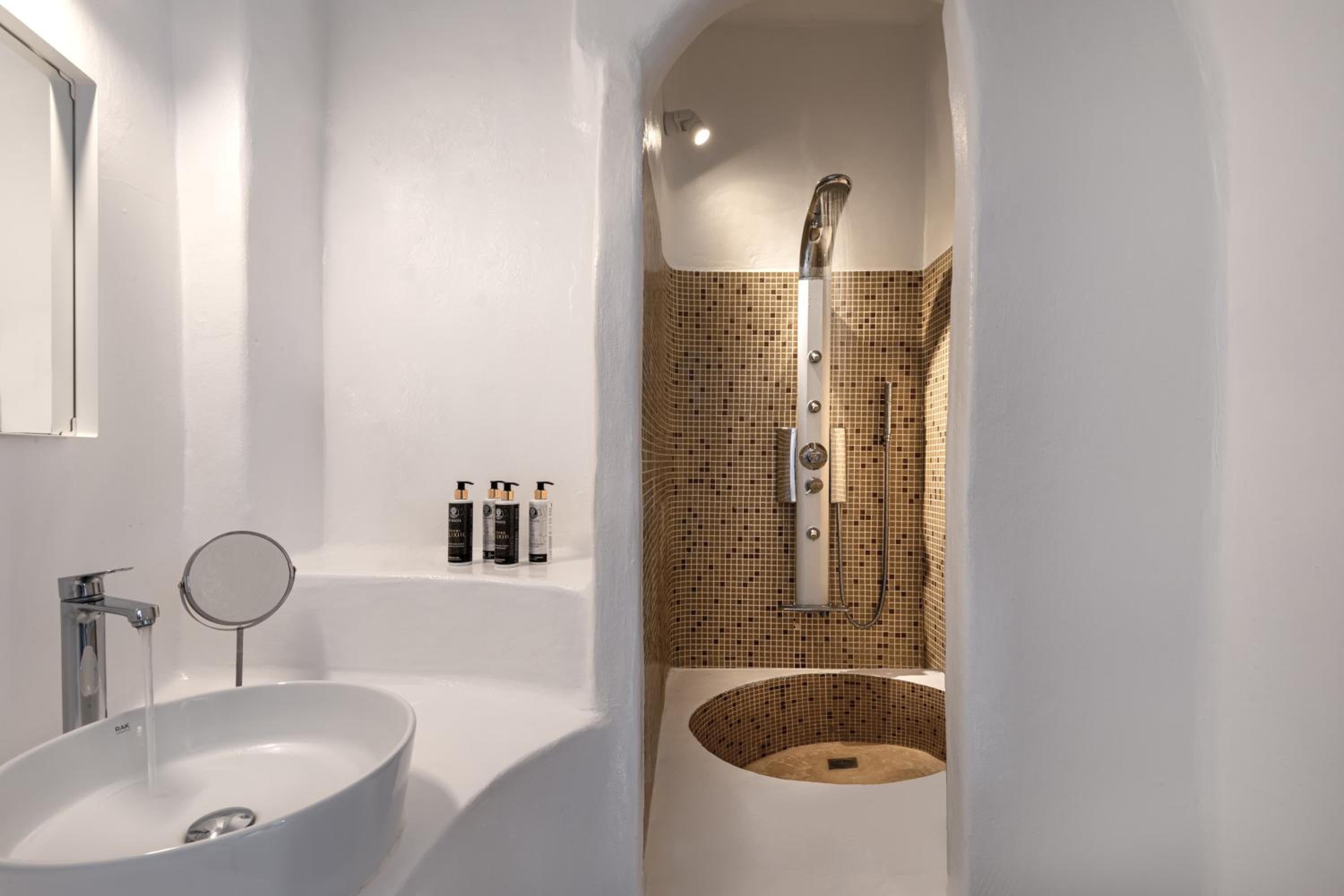 Premium Cave Suite with Caldera & Sea View - Photo 7