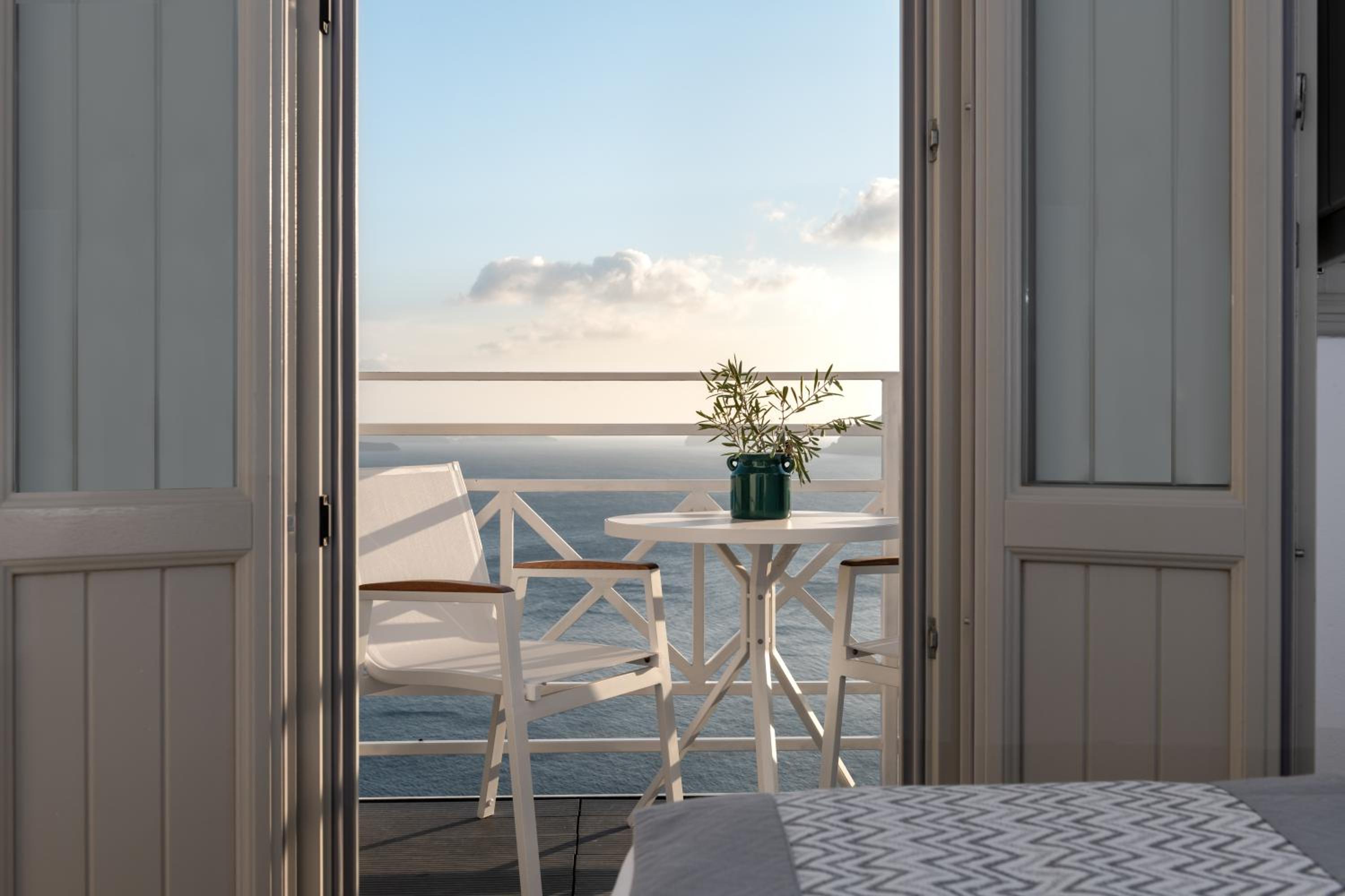 Premium Cave Suite with Caldera & Sea View - Photo 9