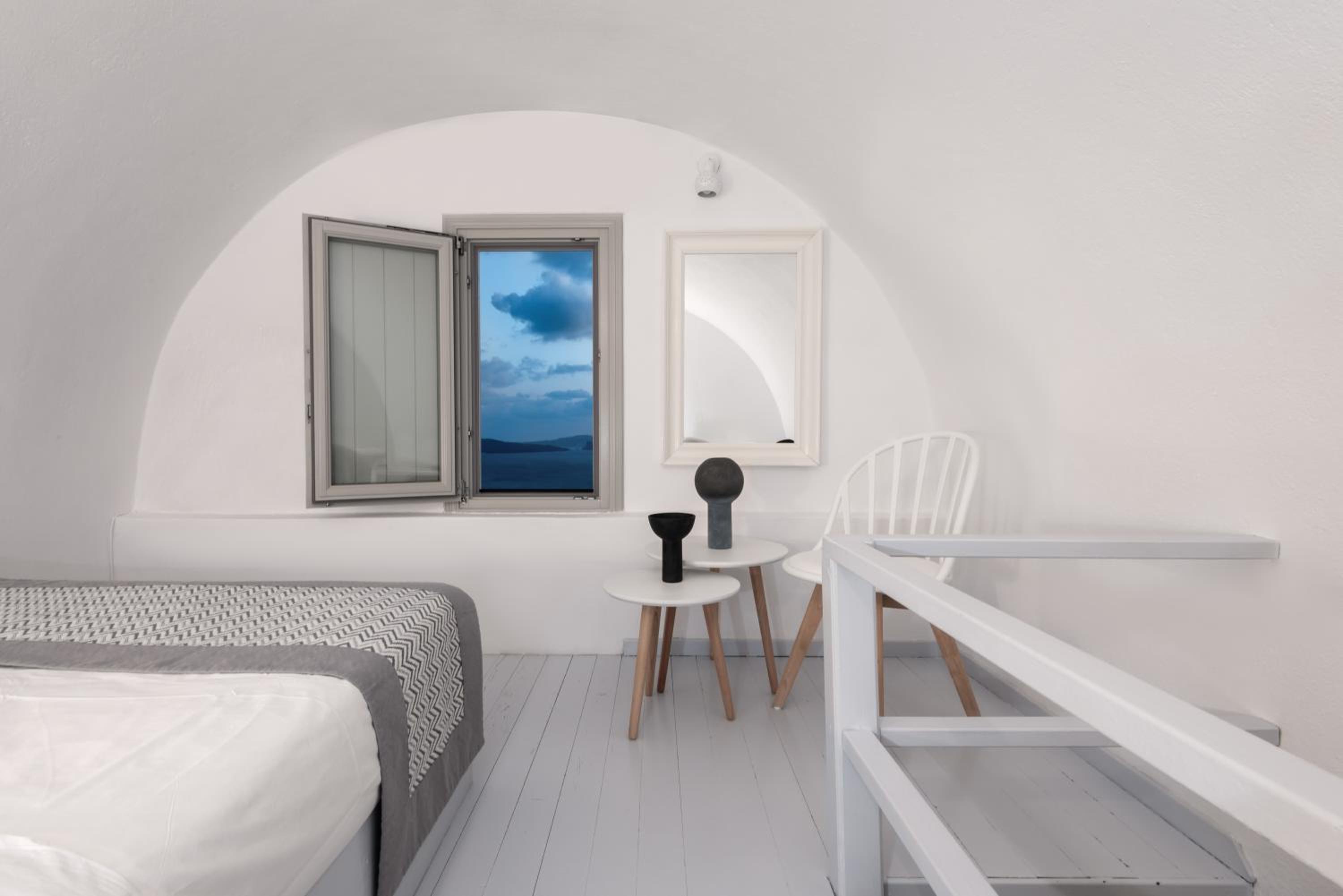 Cave Suite - Maisonette with Caldera & Sea View - Photo 2