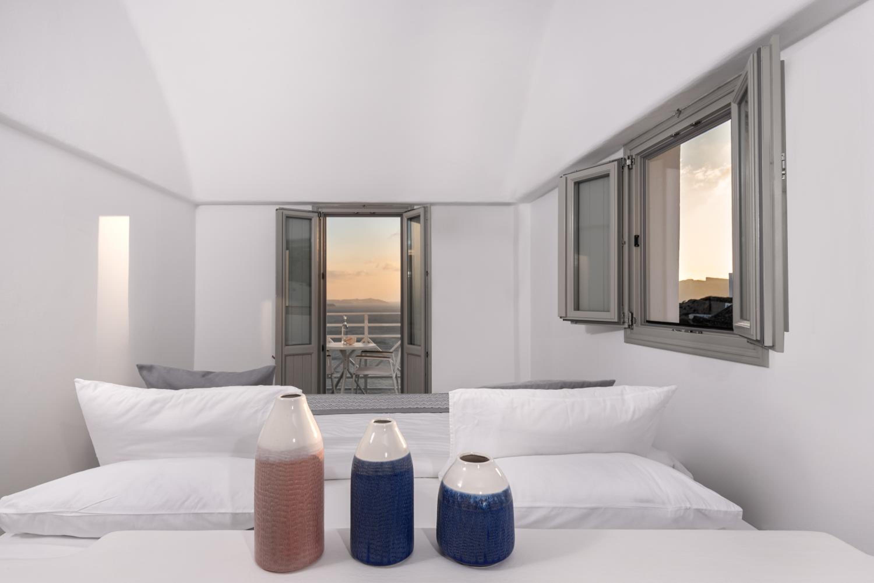 Premium Cave Suite with Caldera & Sea View - Photo 2