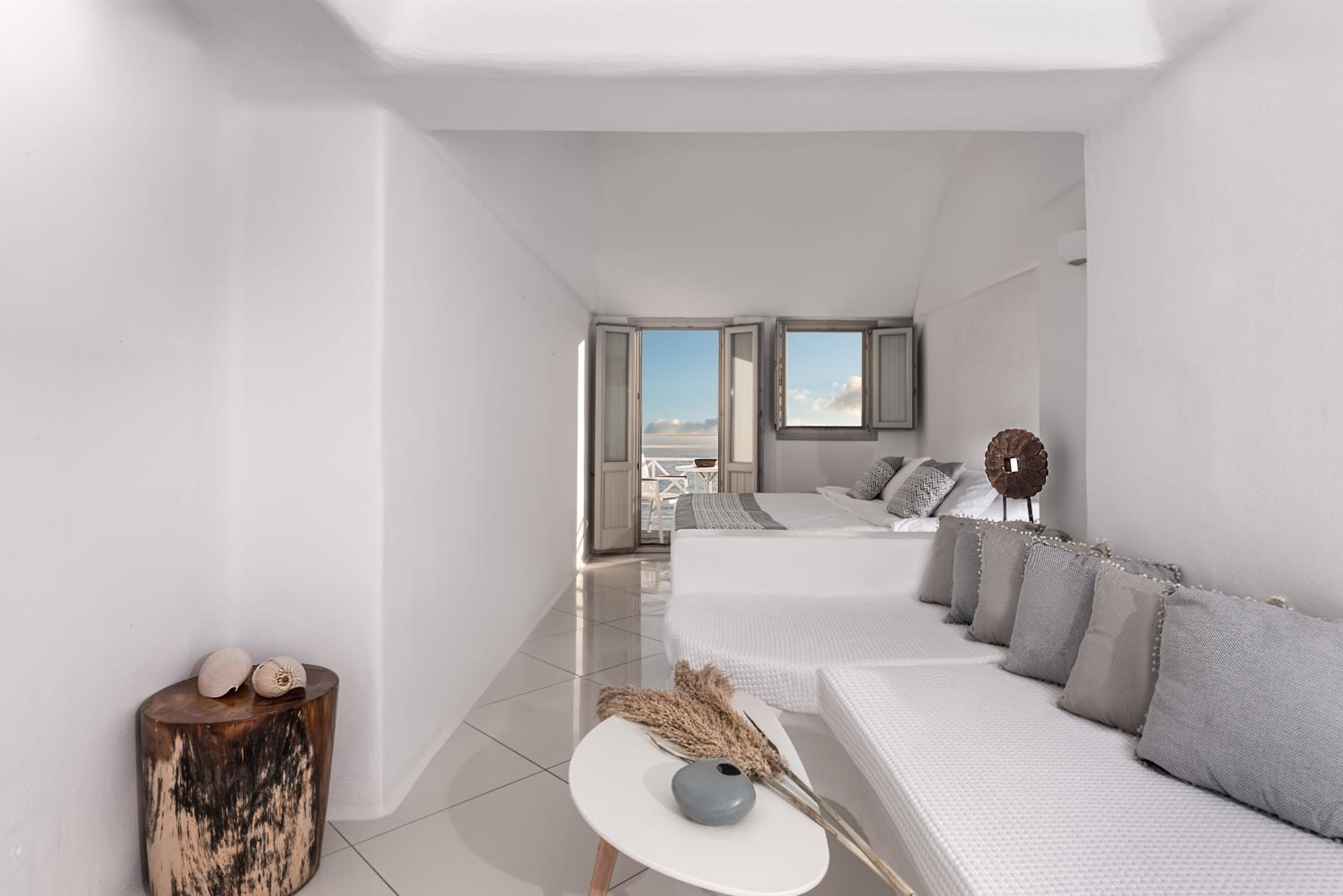 Premium Cave Suite with Caldera & Sea View - Photo 10