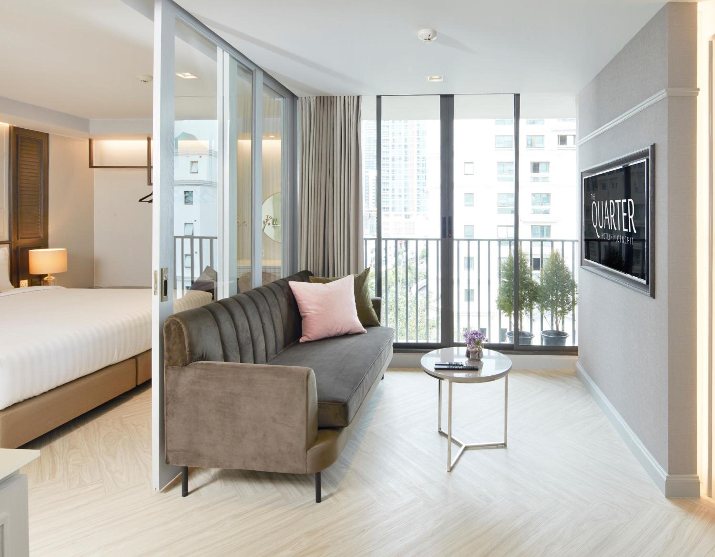 One-Bedroom Suite with Bathtub