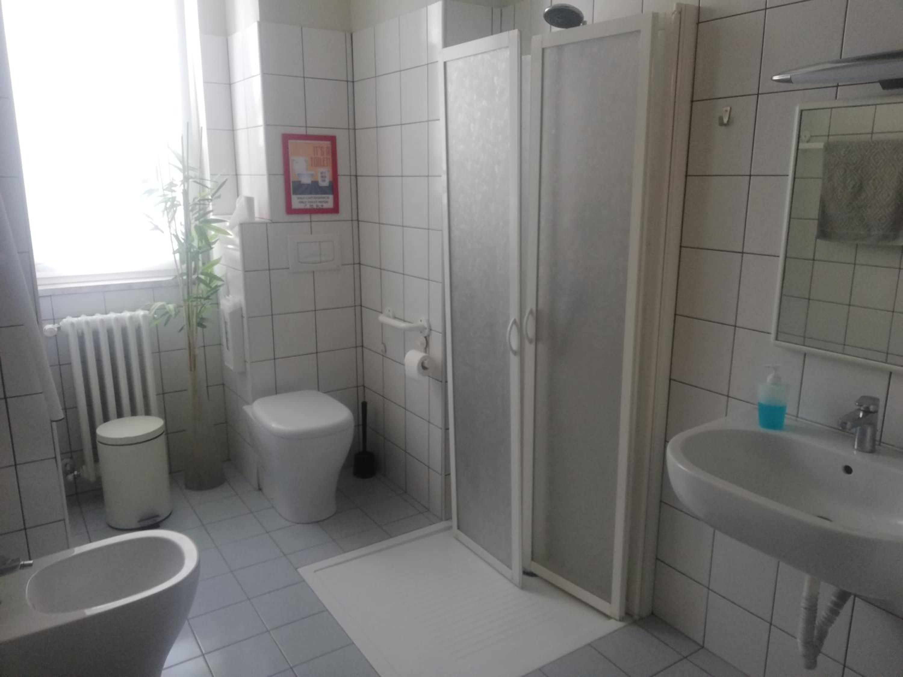 Twin Room with Private External Bathroom photo 3
