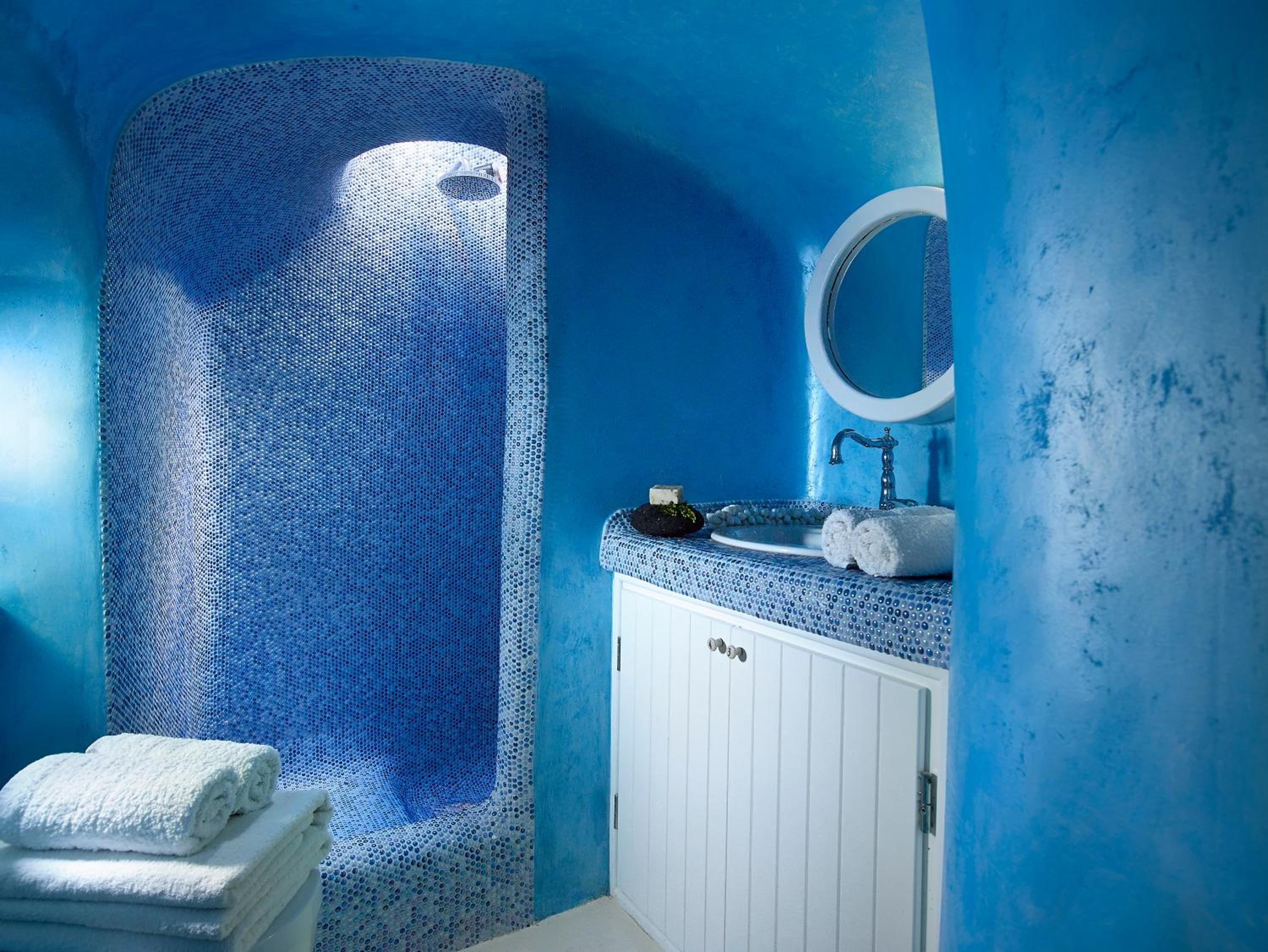 Deluxe One-Bedroom Villa with Hot Tub and Caldera View photo 2