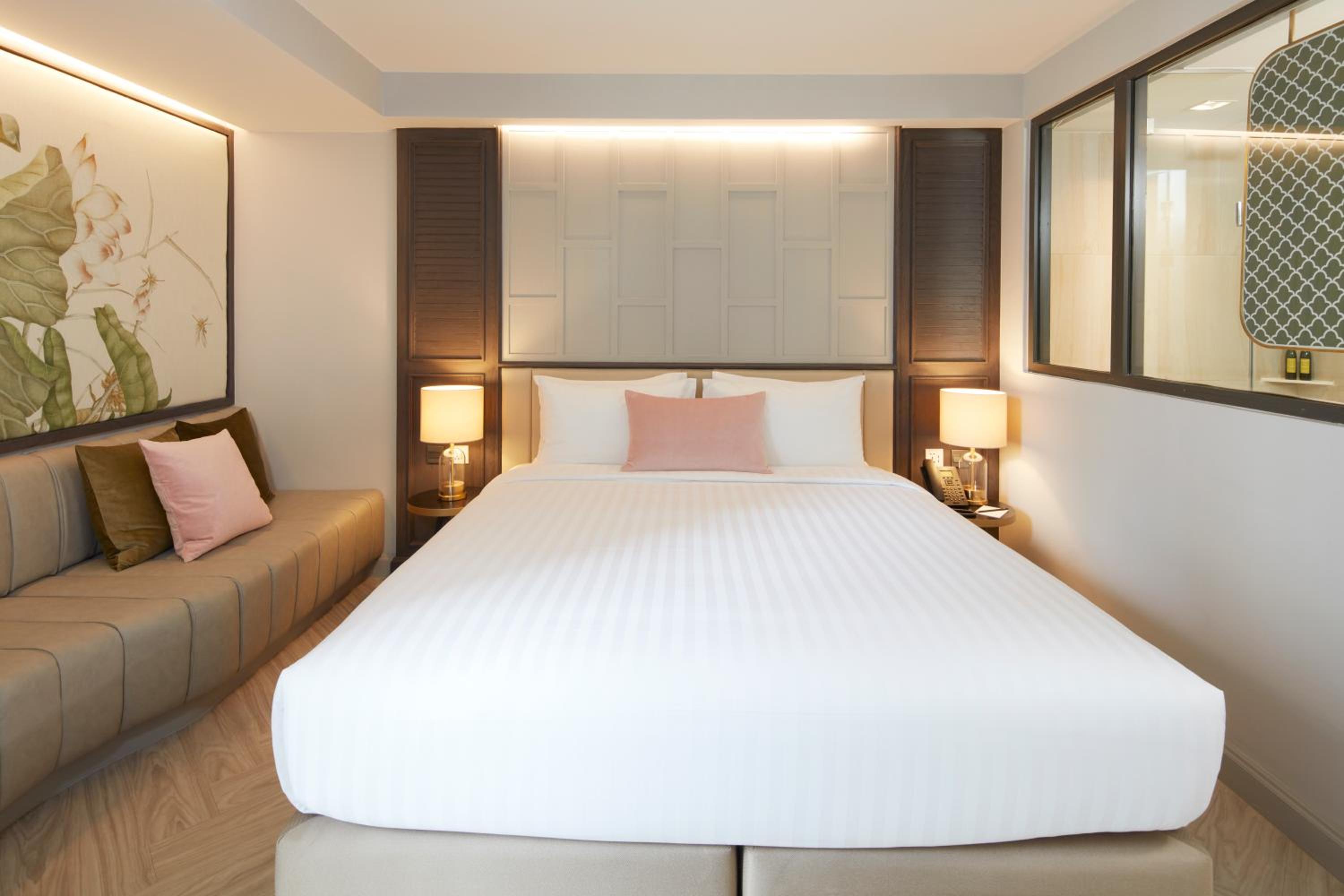 Deluxe King Room photo 2