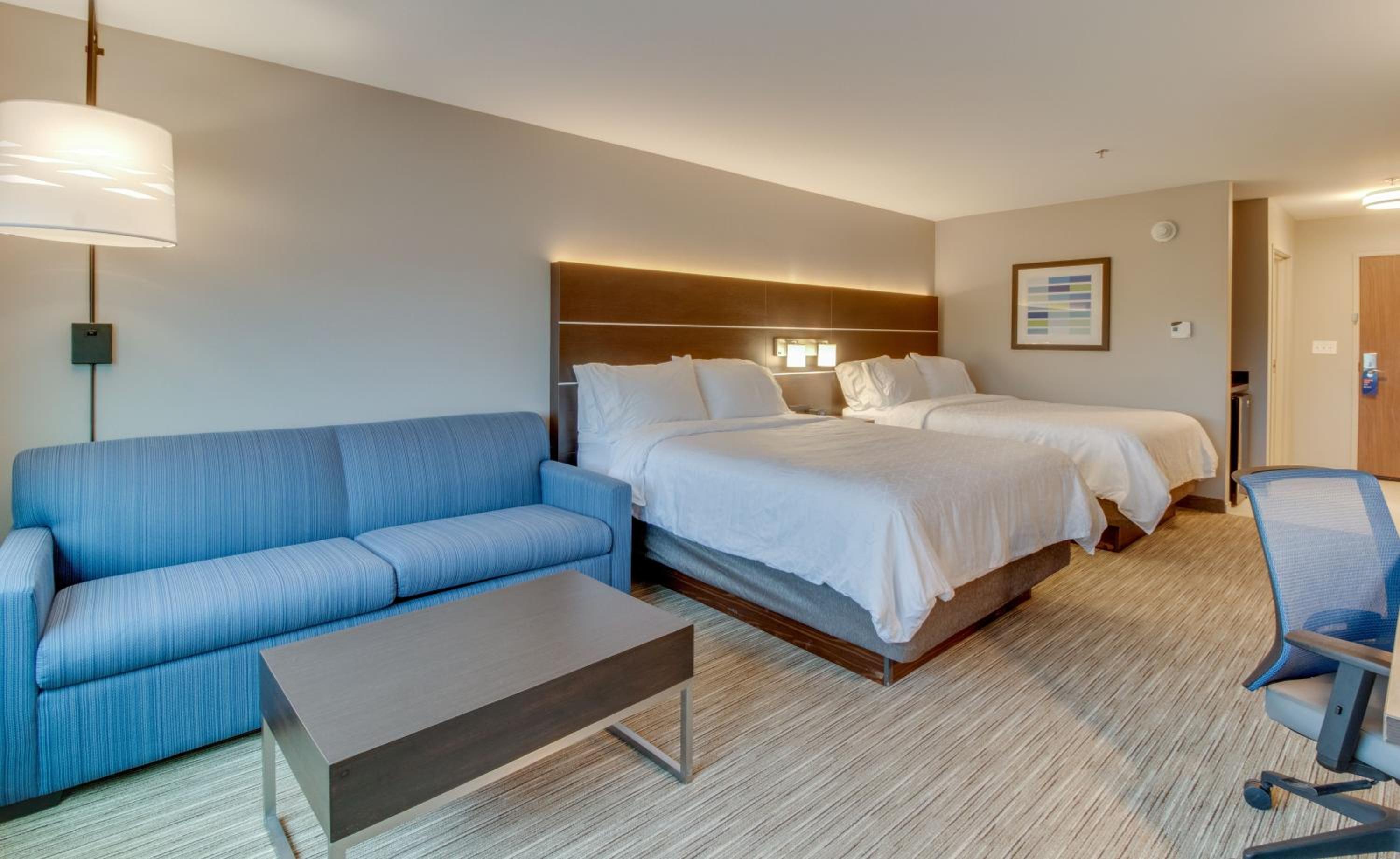 Suite with Two Queen Beds - Photo 4