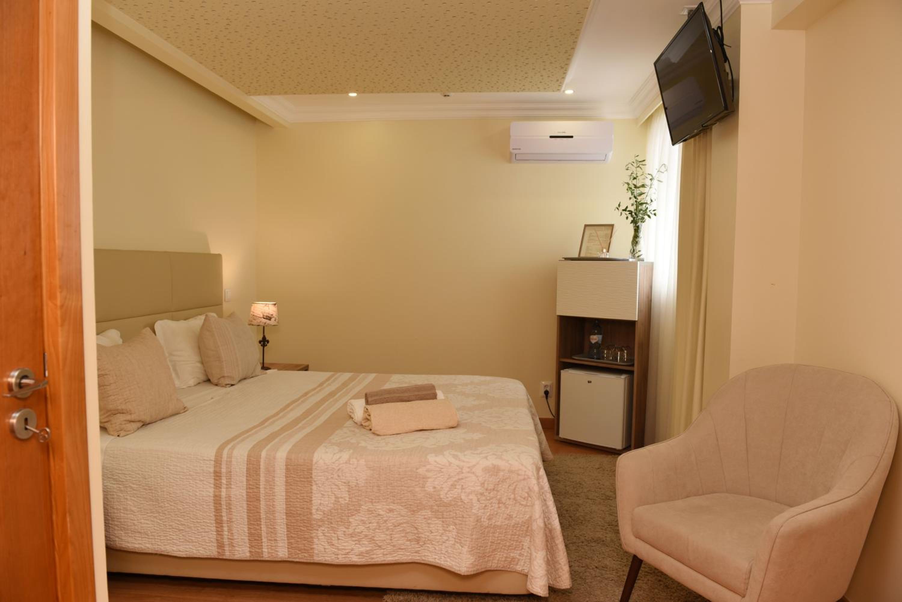 Family Room photo 3
