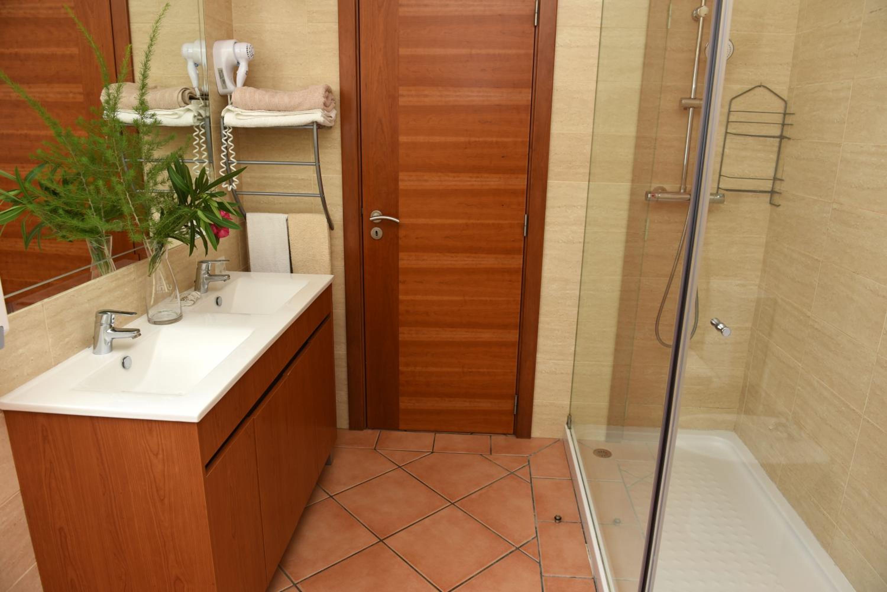 Triple Room - Photo 5