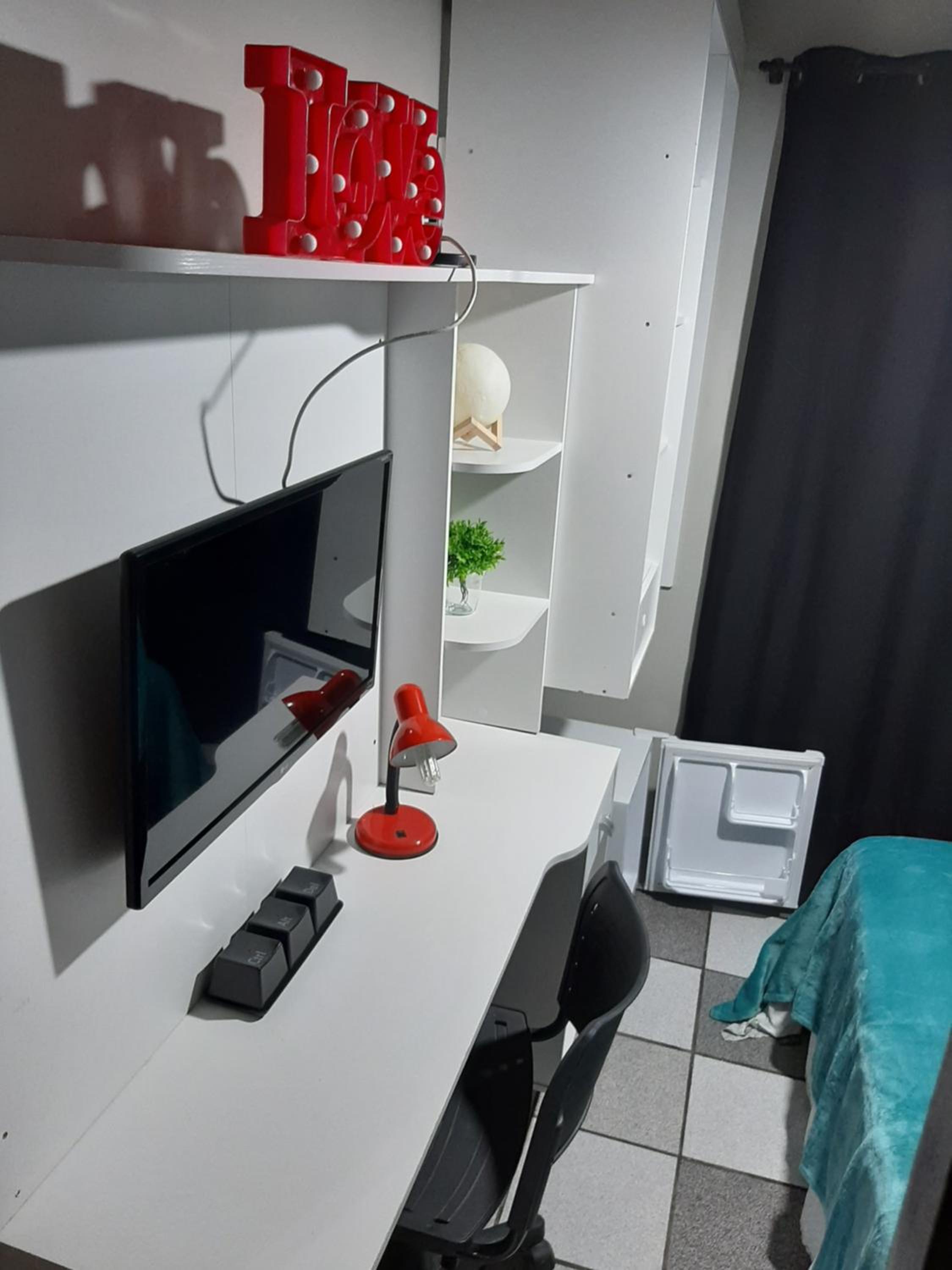 Budget Double Room - Photo 21
