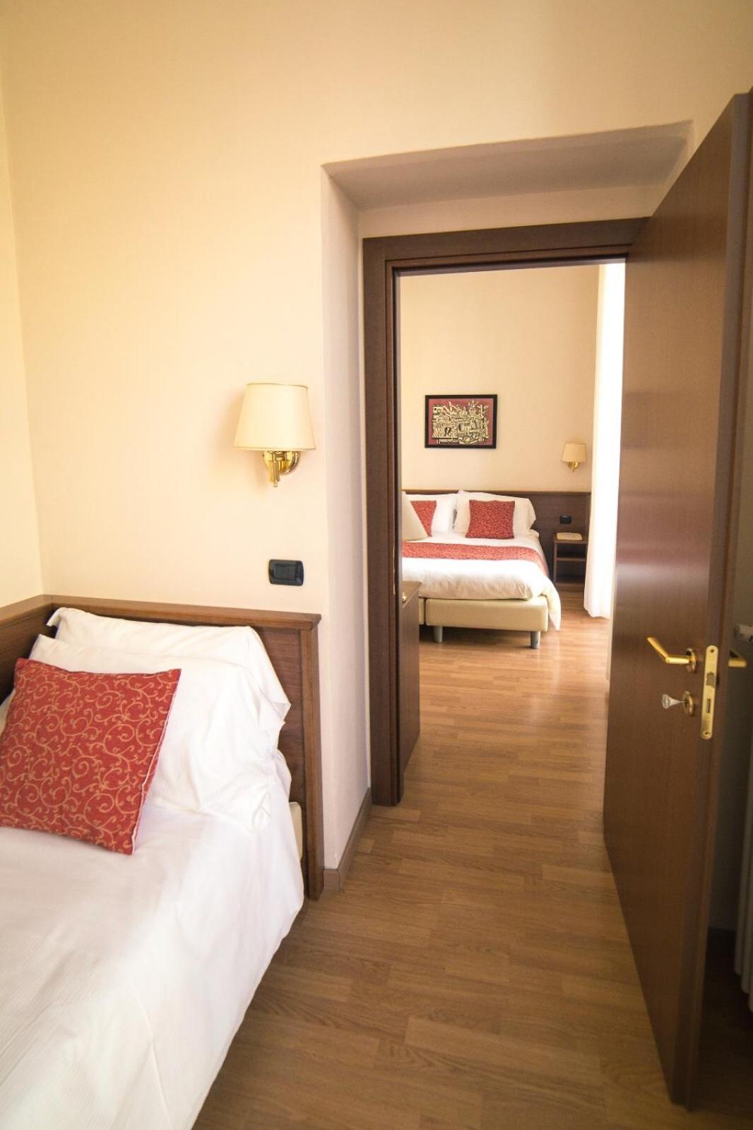 Triple Room - Photo 8
