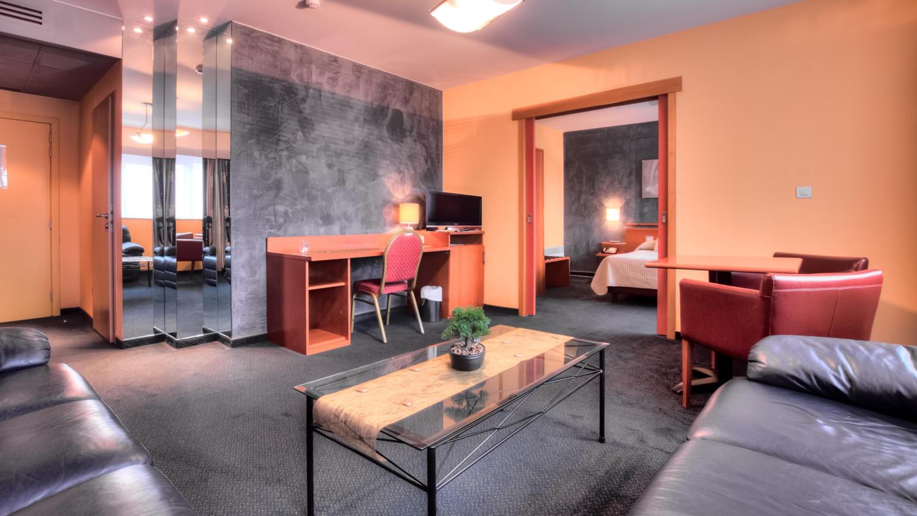 Suite (2 Adults) - Photo 3