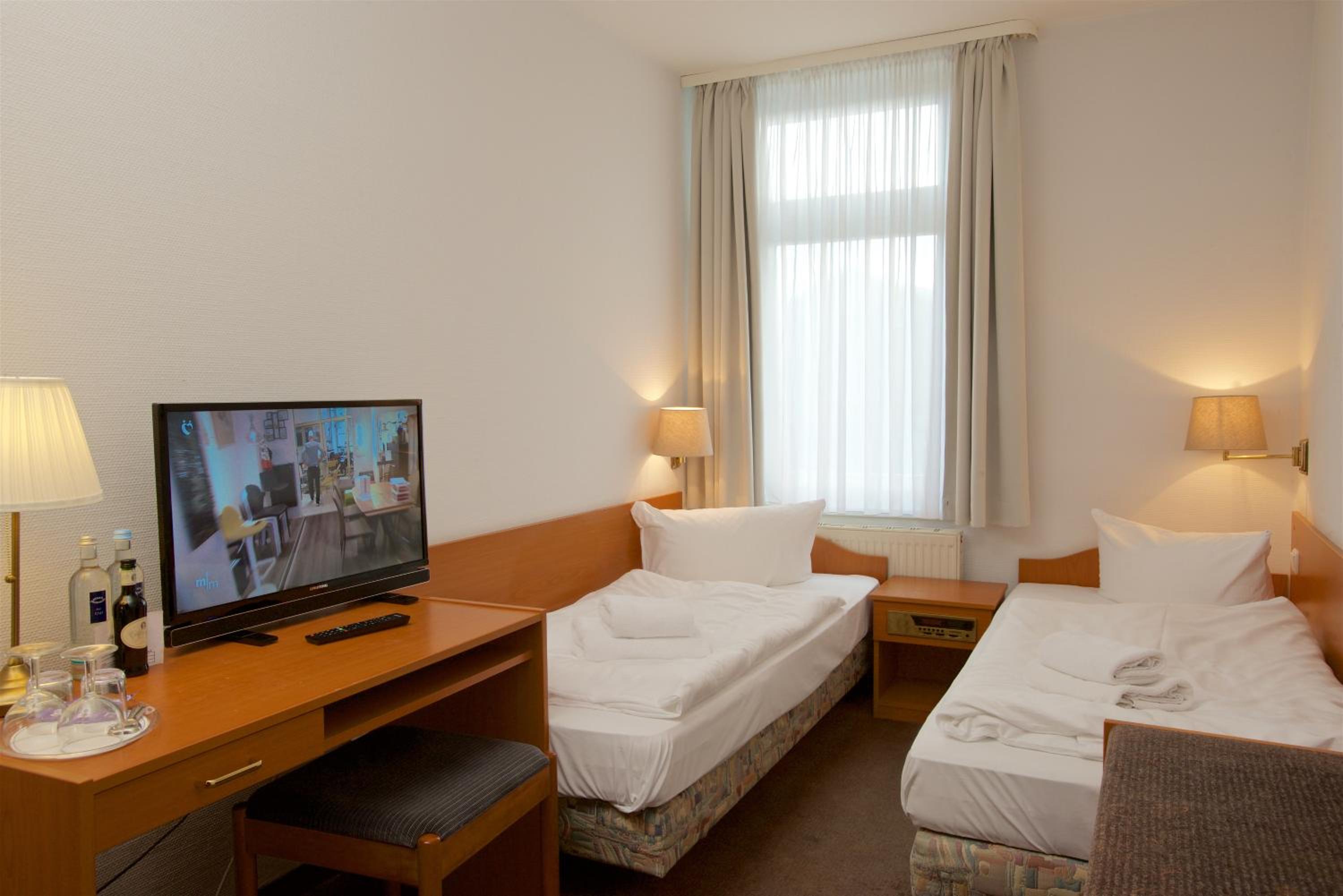 Small Twin Room photo 1