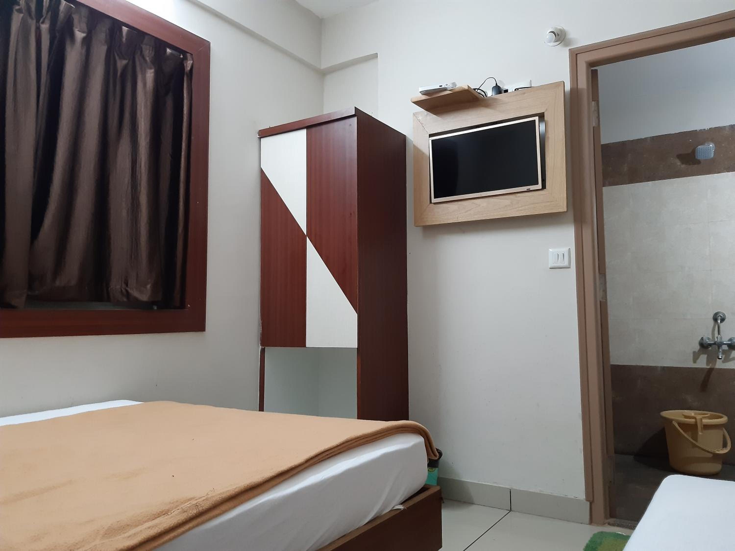 Budget Triple Room - Photo 11