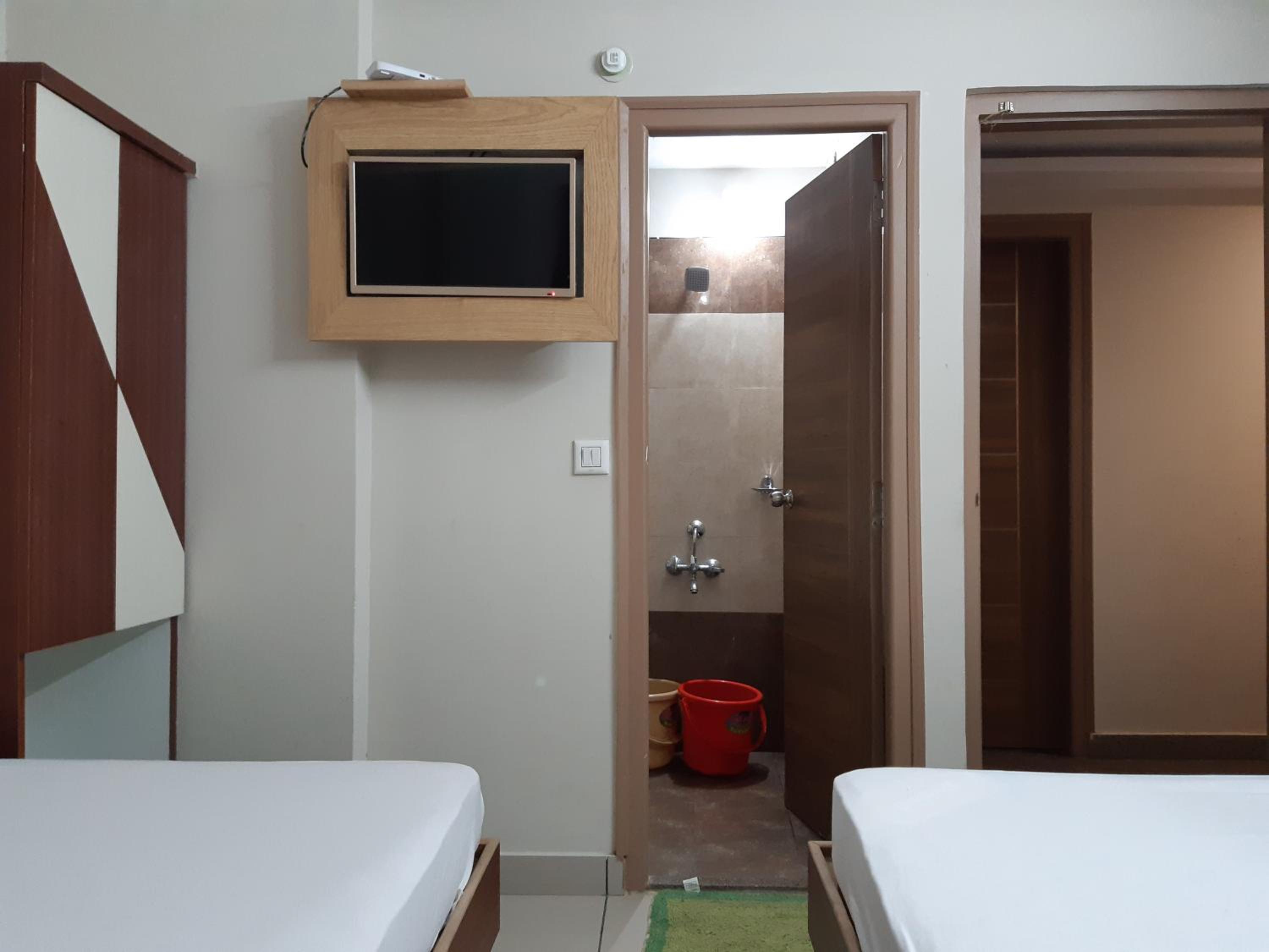 Budget Triple Room - Photo 10