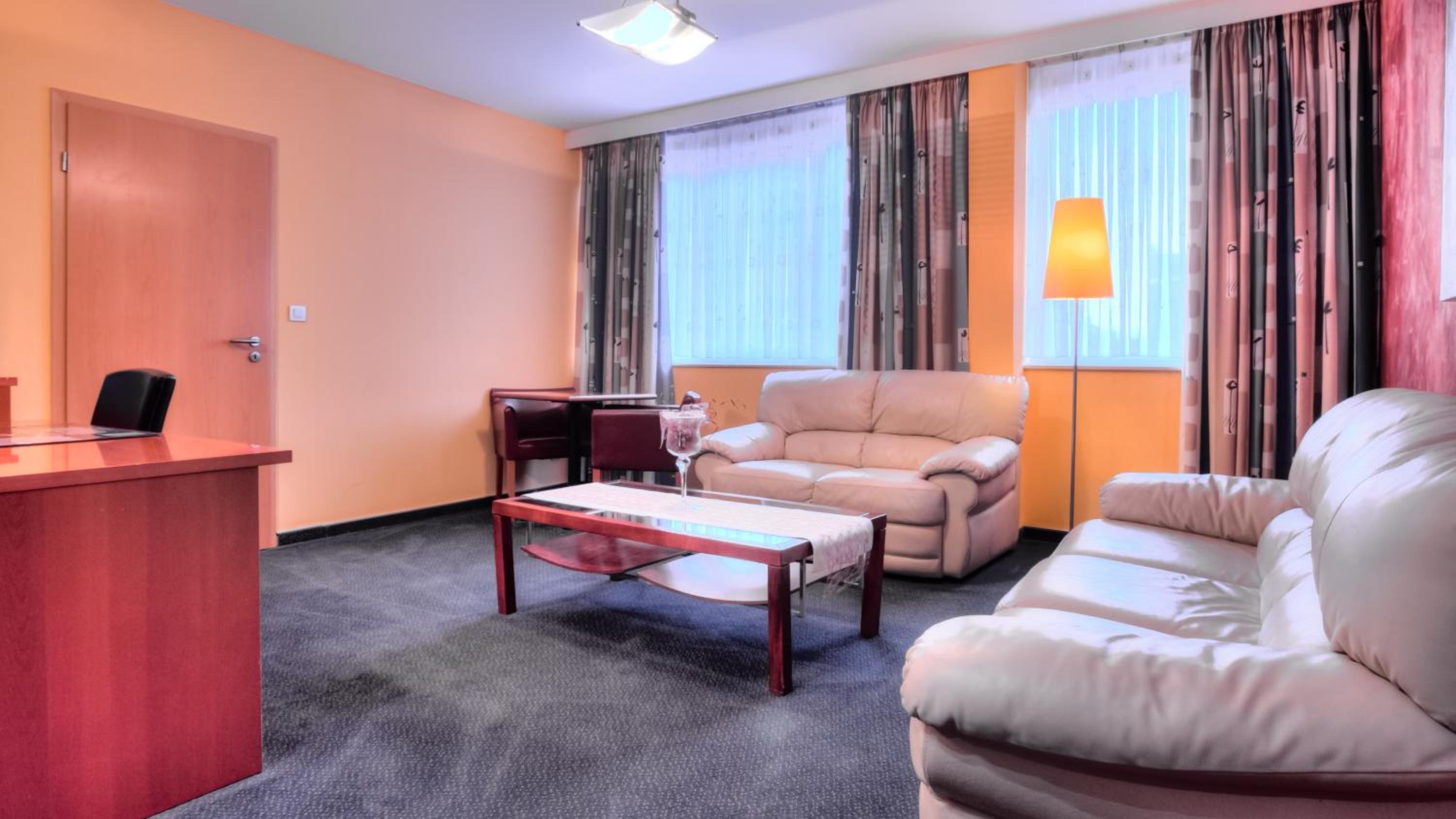 Suite (2 Adults) - Photo 2