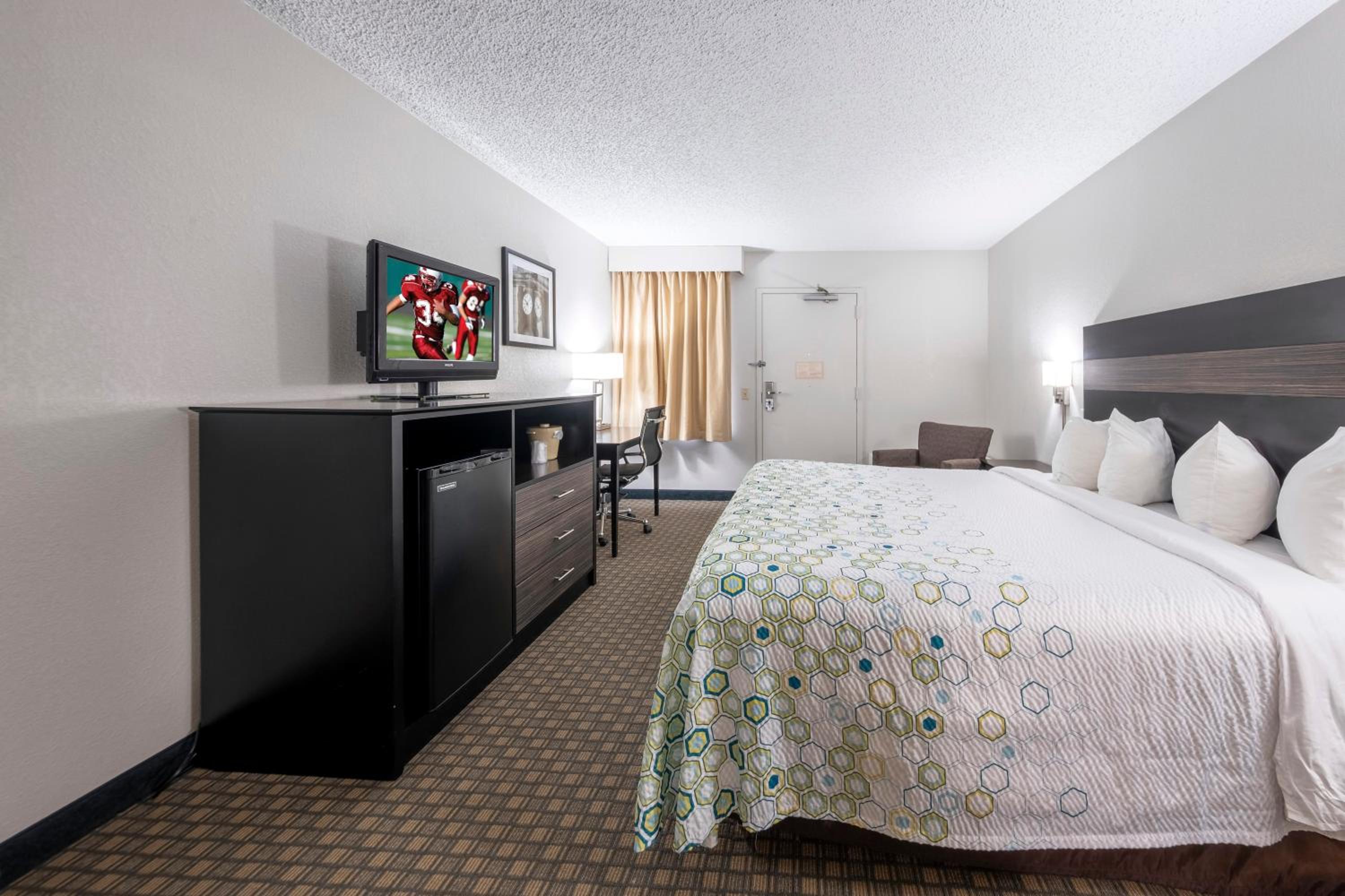  Standard King Room with Microwave & Refrigerator Disability Access Non-Smoking photo 2